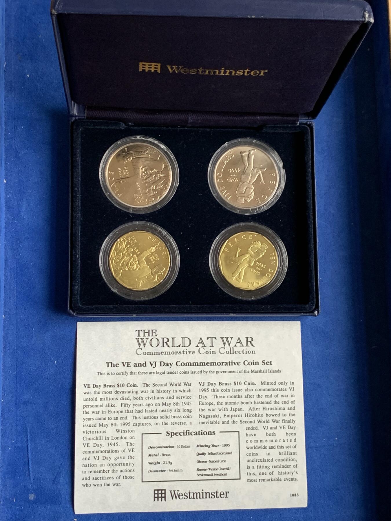 《竞宝斋》第277场- 周日，周一 2场连拍 （全场包邮） 马绍尔1995年二战胜利纪念套装 带证书 原塑胶盒有损，此套面值30美元，由威斯敏斯特（Westminster）公司装祯。