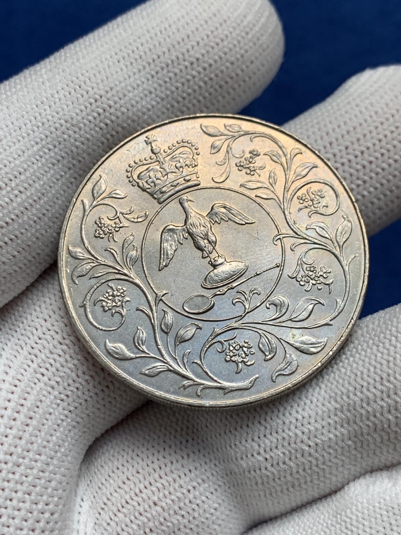 《竞宝斋》第277场- 周日，周一 2场连拍 （全场包邮） 1977年伊丽莎白二世二十五周年纪念币（非银质） UNC状态