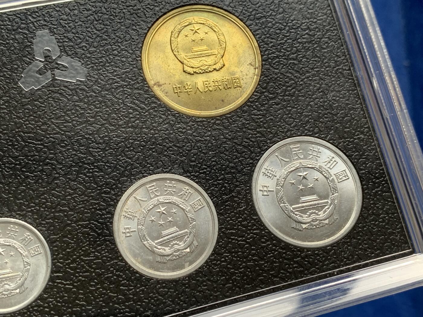 《竞宝斋》第277场- 周日，周一 2场连拍 （全场包邮） 1985年长城币套装 品相漂亮状态好 细节见图