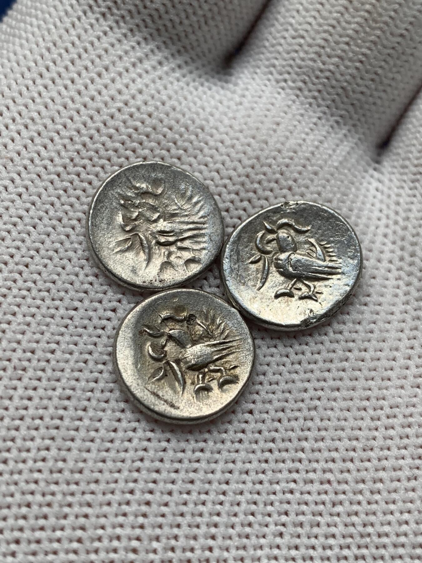 《竞宝斋》第277场- 周日，周一 2场连拍 （全场包邮） 3枚一组 柬埔寨小鸟银币