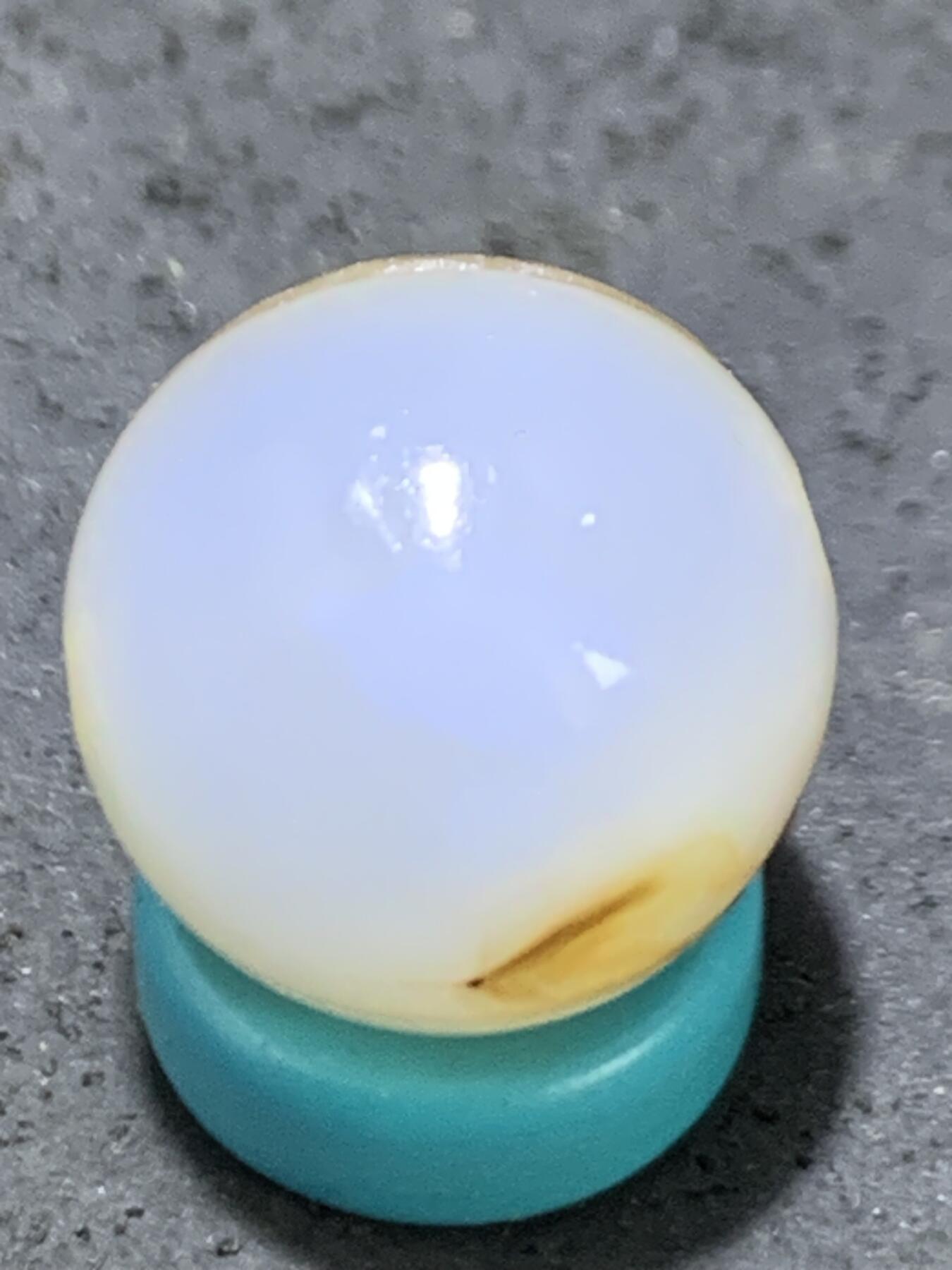 精美高玉化亚光海洋玉髓手工俏色巧雕灵猴圆珠一个！