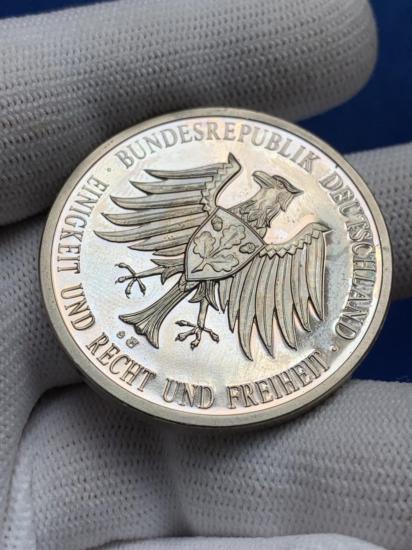 《竞宝斋》第277场- 周日，周一 2场连拍 （全场包邮） 德国 1990 德意志统一 镀银纪念章 40.3mm 31.6克