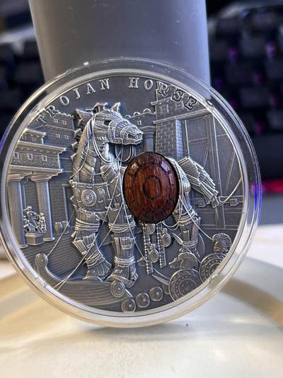 【麦稀奇世界钱币展】【海寕潮】拍卖第114期大拍 - 【海寧潮】纽埃2016年希腊神话1特洛伊木马2盎司高浮雕银币，999银，发行量500枚