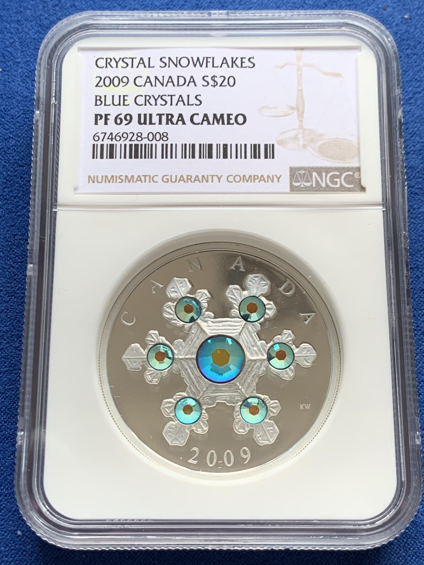 《竞宝斋》第277场- 周日，周一 2场连拍 （全场包邮） NGC PF69UC 加拿大2009年雪花镶嵌币 20加元纪念银币 2011年度克劳斯世界硬币大奖赛之年度最佳银币奖 限量不可多得 带盒 精制币 31.39克 999银 38mm