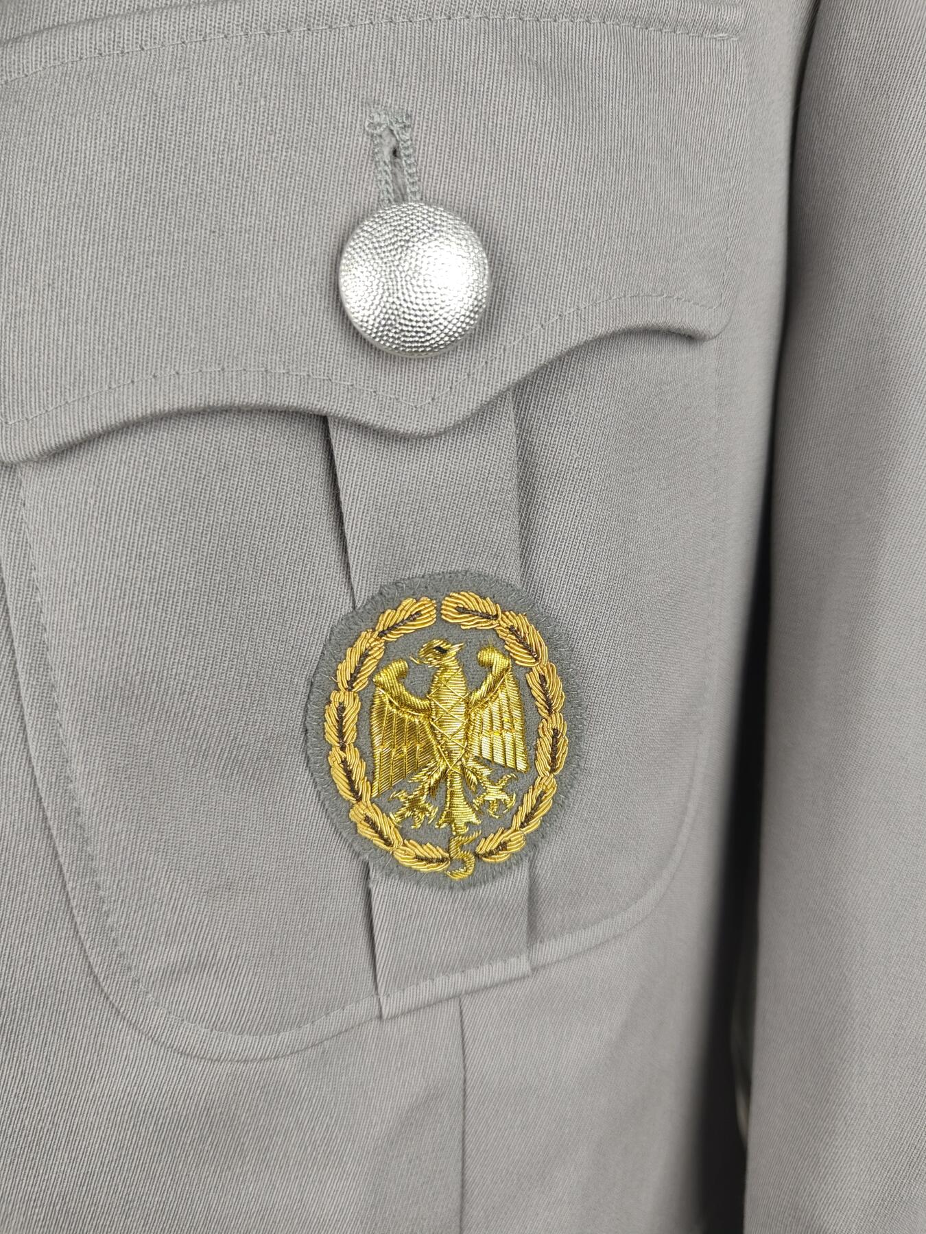 全场0元起拍 第164期 咸鱼国勋章拍卖专场 6月12日（周三）下午6：00开始 西德陆航中尉常服一套 胸围 106 肩宽46 衣长78 袖长64 腰围88 裤长98