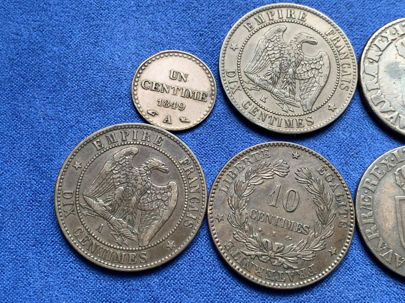 《竞宝斋》第277场- 周日，周一 2场连拍 （全场包邮） 8枚一组 法国铜币 1785+1791年路易十六1苏，1854+1864+1872年10生丁，1854年5生丁和1849+1853年1生丁，品种多样，个别罕见，细节见图