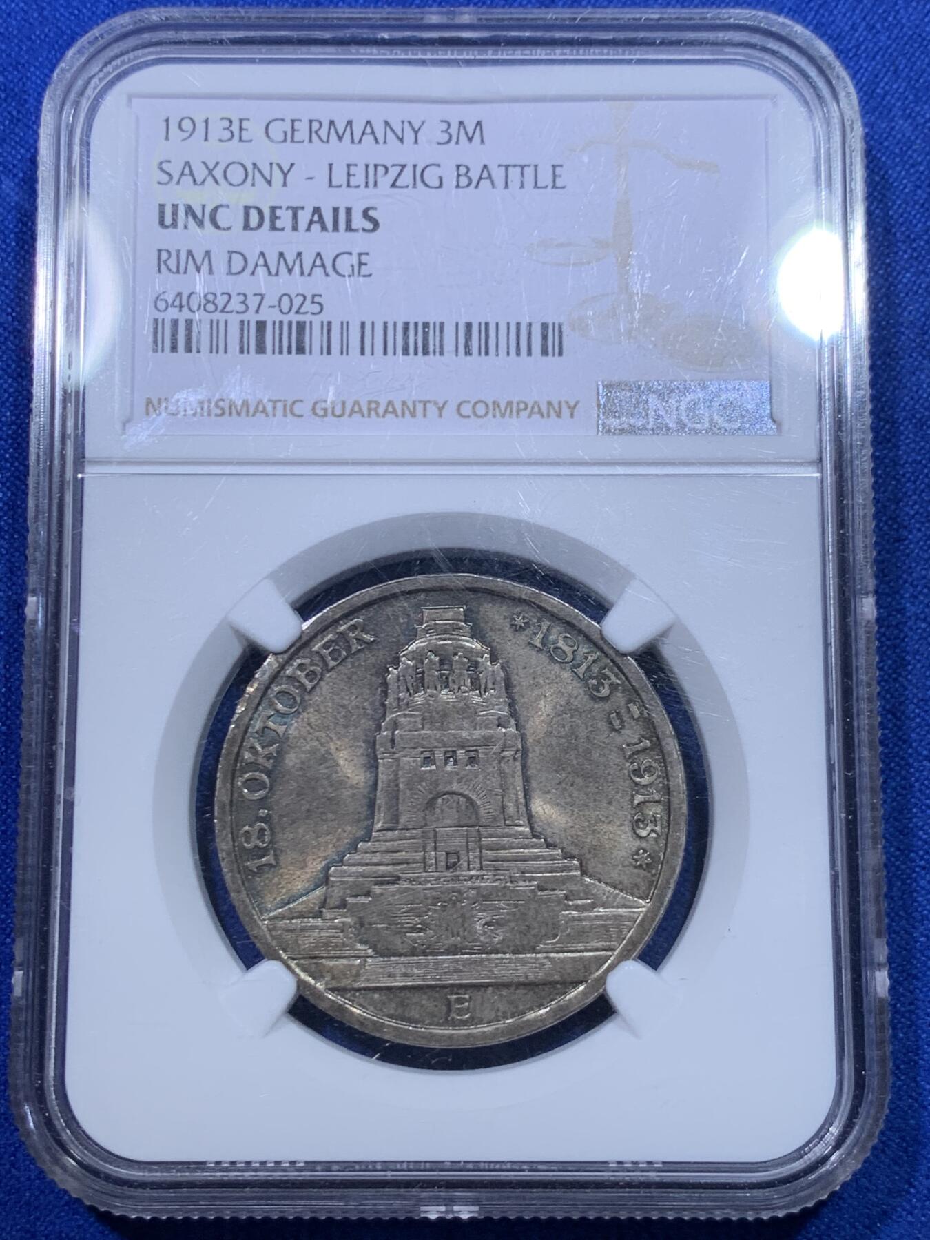 《竞宝斋》第277场- 周日，周一 2场连拍 （全场包邮） NGC UNCD 德国萨克森1913年莱比锡纪念碑3马克银币 孔雀蓝绿彩