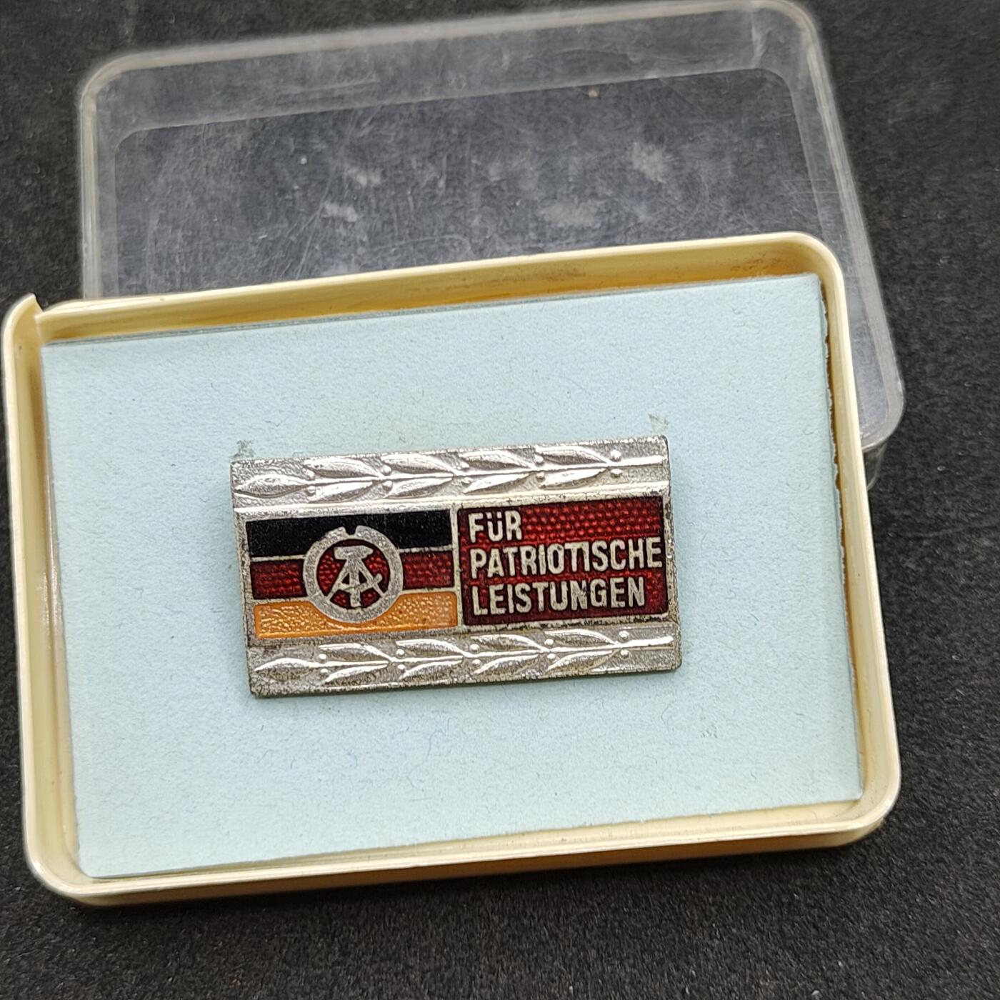 全场0元起拍 第164期 咸鱼国勋章拍卖专场 6月12日（周三）下午6：00开始 东德国民阵线荣誉徽章