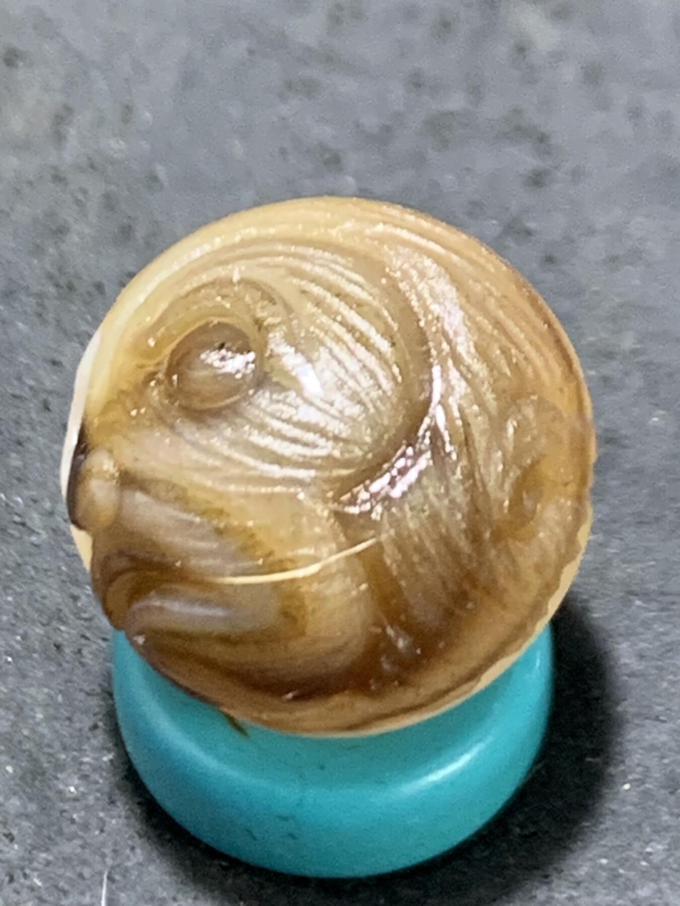精美高玉化亚光海洋玉髓手工俏色巧雕灵猴圆珠一个！