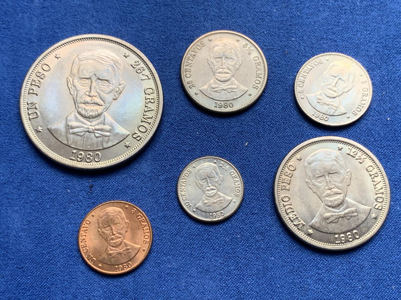 《竞宝斋》第277场- 周日，周一 2场连拍 （全场包邮） 多米尼加1980年套币6枚 未流通品 带该国中央银行纸袋