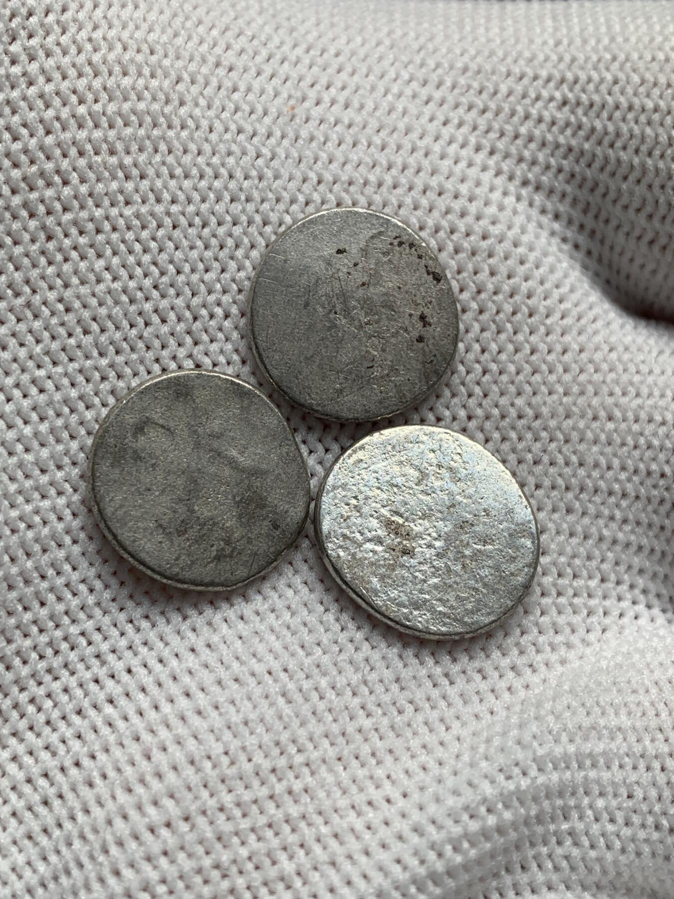 《竞宝斋》第277场- 周日，周一 2场连拍 （全场包邮） 3枚一组 柬埔寨小鸟银币