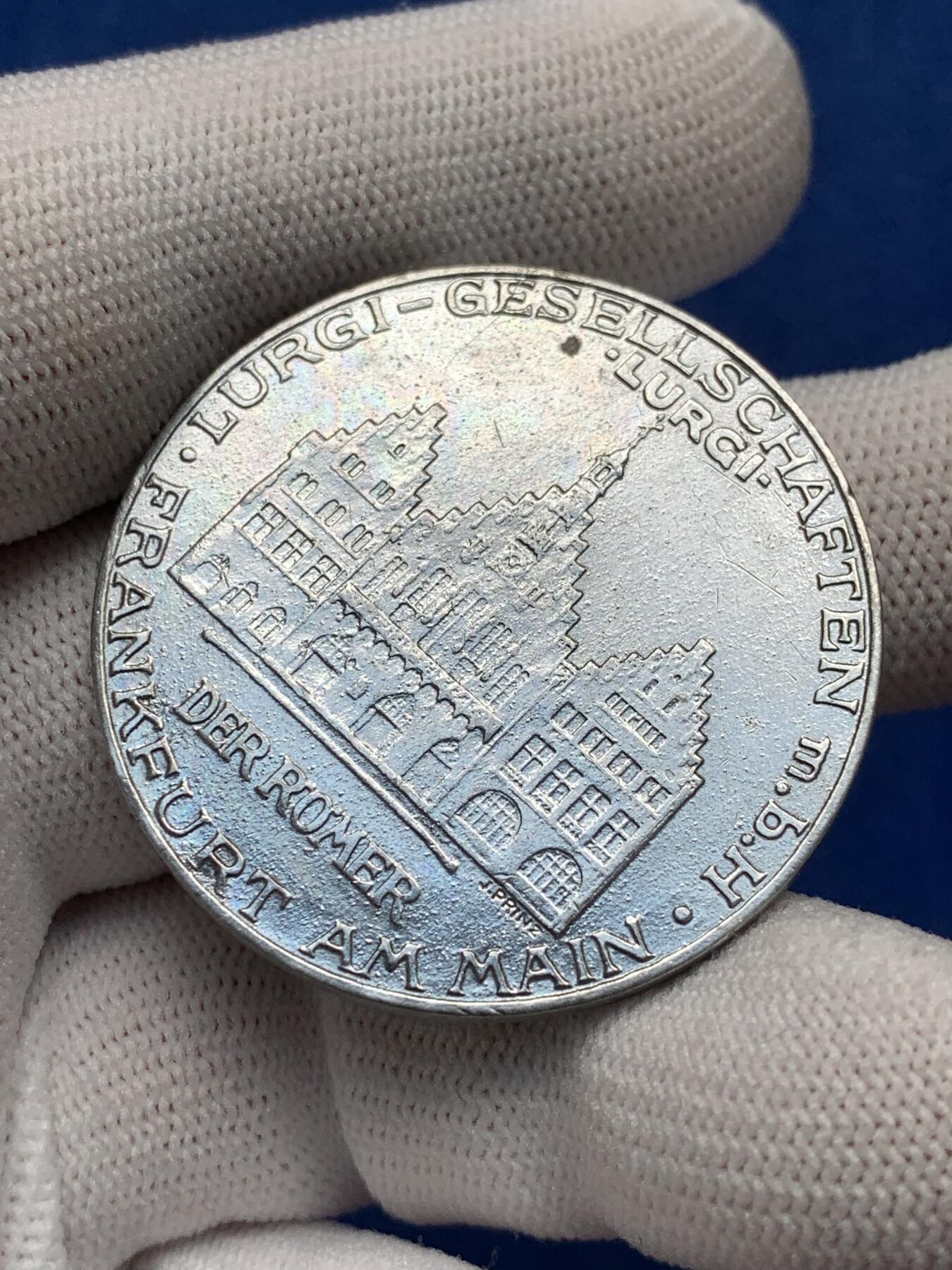 《竞宝斋》第277场- 周日，周一 2场连拍 （全场包邮） 德国 1943 法兰克福 广告代币 17.6克 40.3mm 二战中保留下来不容易 罗马广场的法兰克福背景和王子会议一样 细节见图