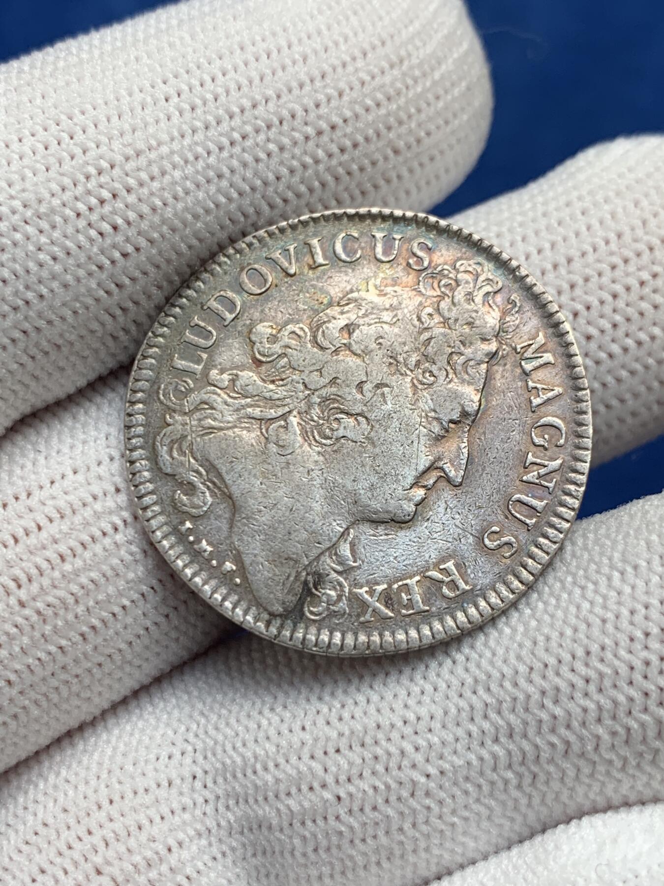 《竞宝斋》第277场- 周日，周一 2场连拍 （全场包邮） 法国1708路易十四皇家宝藏银质代币 7.40g 28.8mm