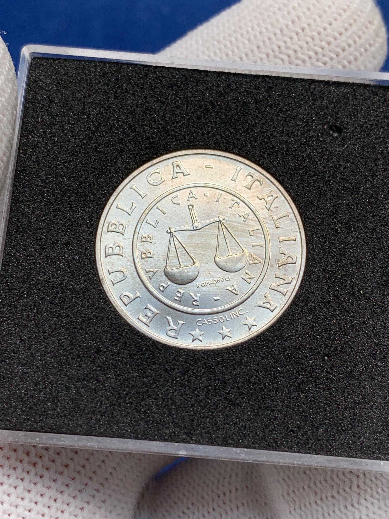 《竞宝斋》第277场- 周日，周一 2场连拍 （全场包邮） 两枚一组 意大利2001年最后的里拉银币