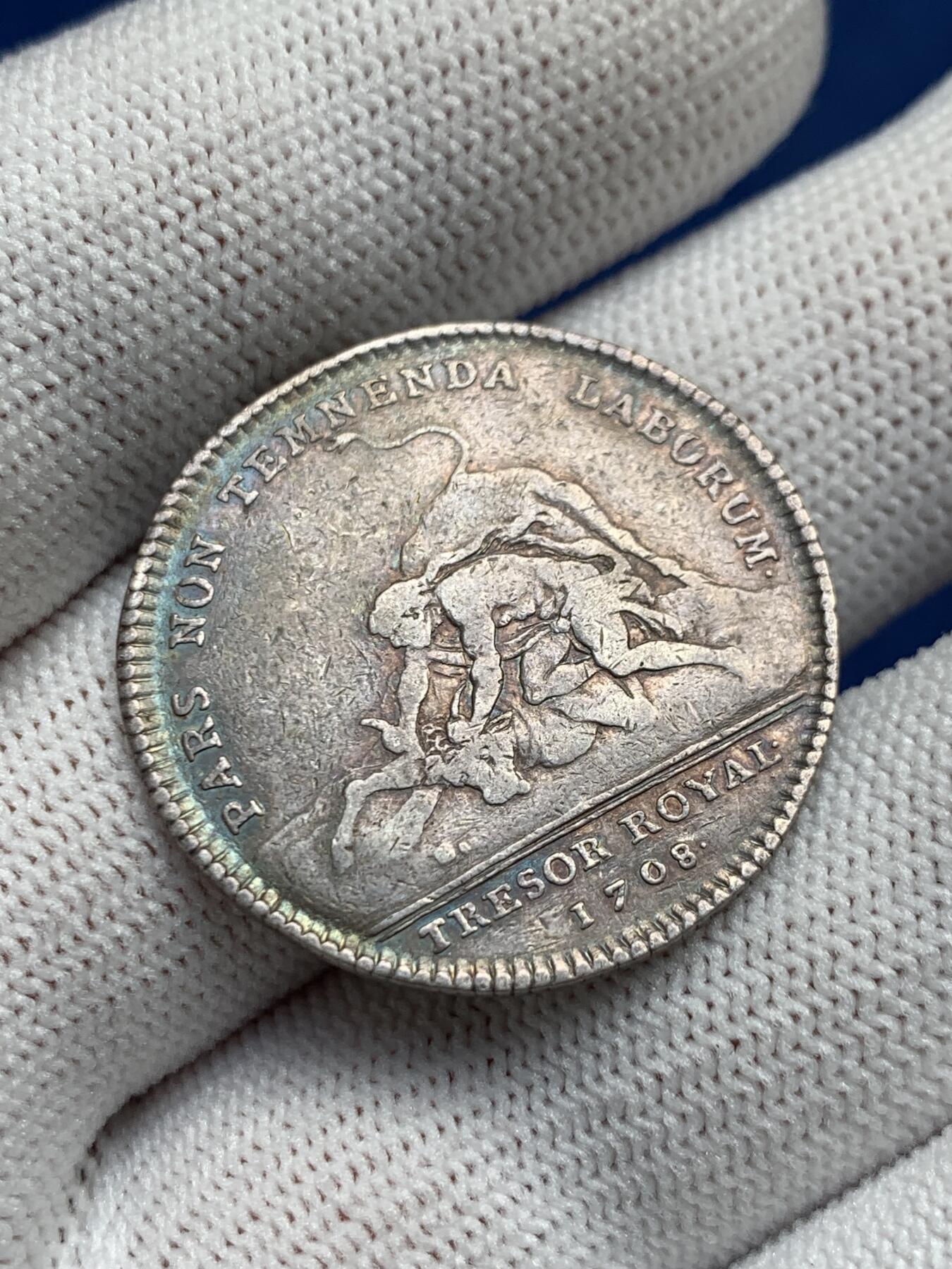 《竞宝斋》第277场- 周日，周一 2场连拍 （全场包邮） 法国1708路易十四皇家宝藏银质代币 7.40g 28.8mm