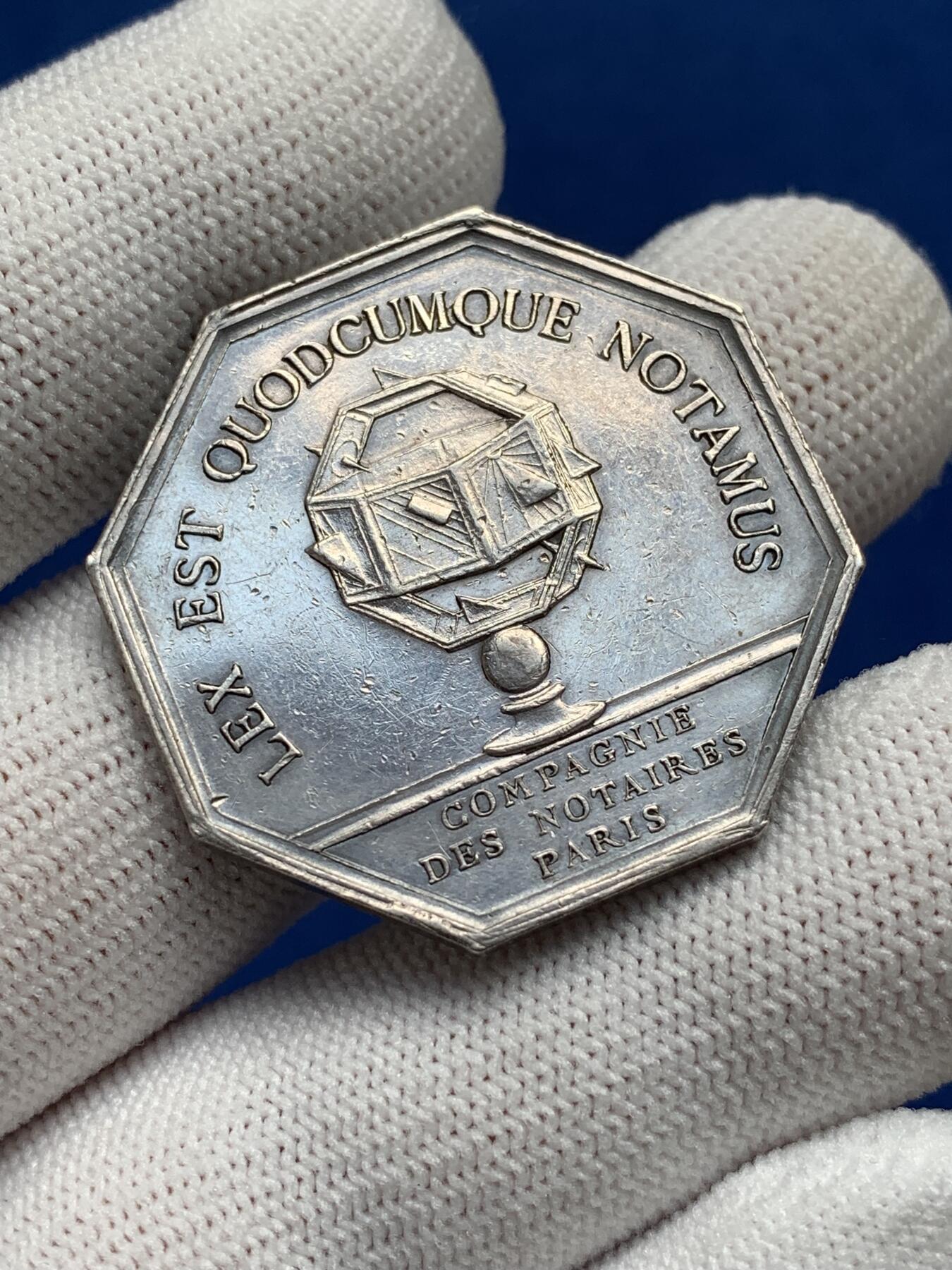 《竞宝斋》第277场- 周日，周一 2场连拍 （全场包邮） 法国巴黎公证人八角银质代币 34.2mm 19.8g 较正常大一圈