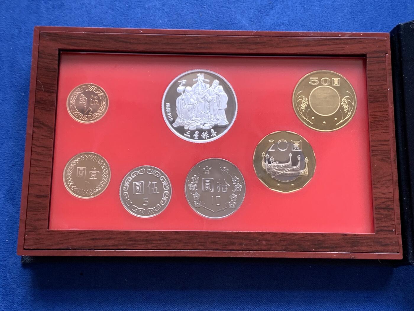 《竞宝斋》第277场- 周日，周一 2场连拍 （全场包邮） 台湾省民国九十二年第一轮羊年精致套币含二分之一盎司大银章