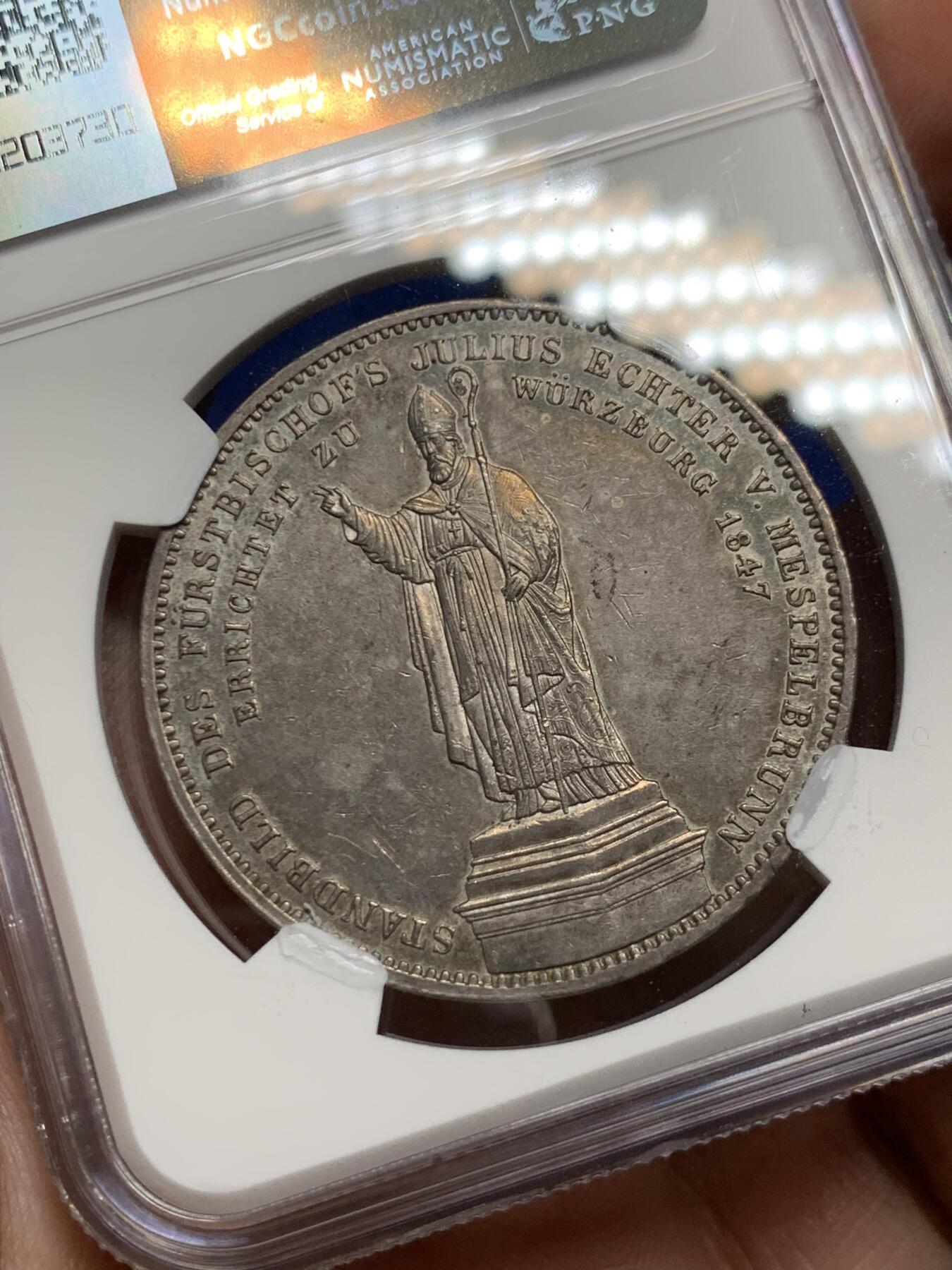 《竞宝斋》第277场- 周日，周一 2场连拍 （全场包邮） NGC MS61 德国 1847 巴伐利亚 历史2泰勒 37克大银币，维尔茨堡尤里乌斯大主教，历史泰勒最难找的品种之一  不可错过