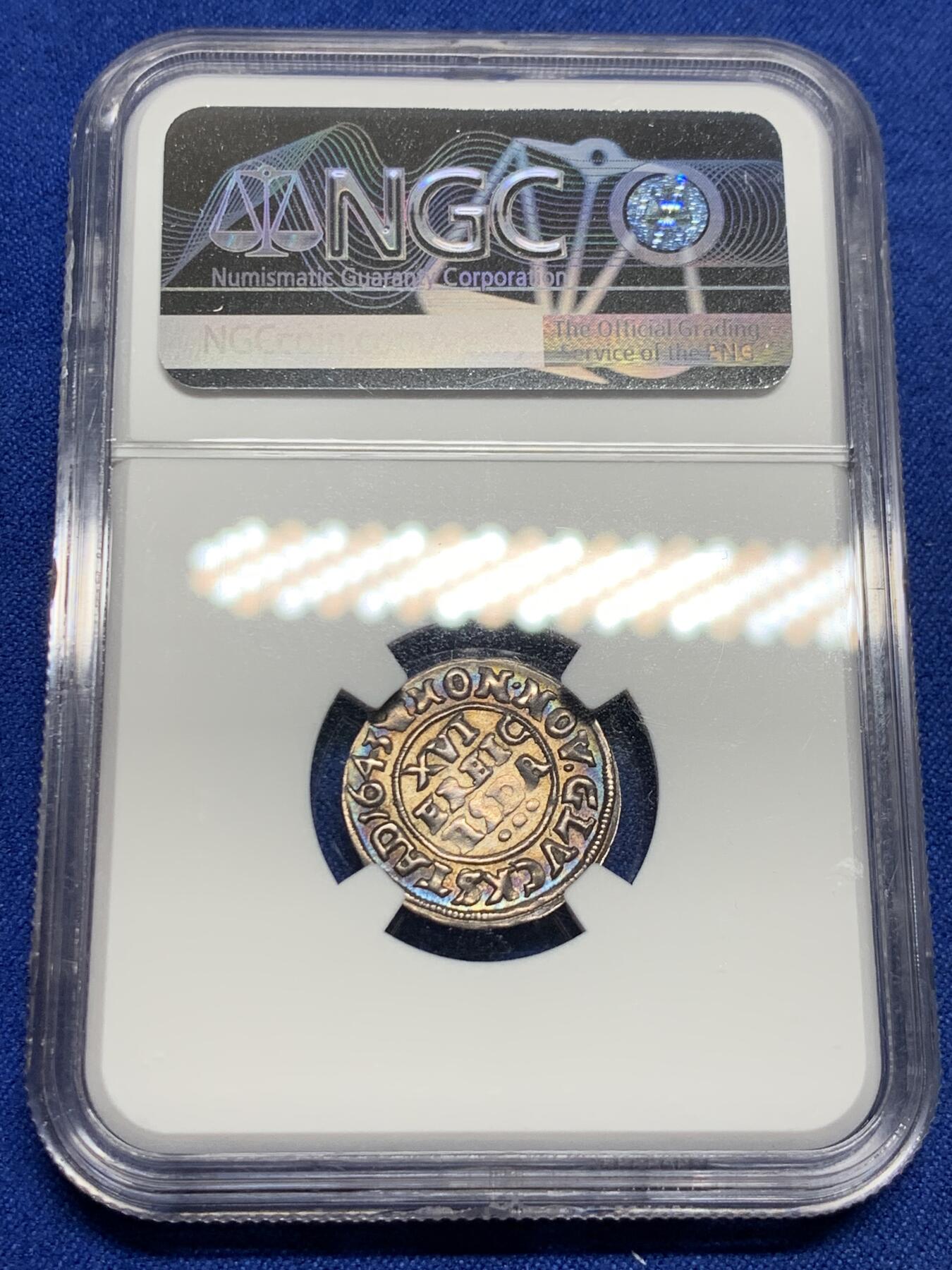 《竞宝斋》第277场- 周日，周一 2场连拍 （全场包邮） 稀缺 NGC MS62 丹麦 1643 1/16SD银币1617年丹麦国王克里斯蒂安四世（Christian IV)在易北河边建立了小城Glückstadt(中文名“格吕克斯塔特”）。城名在德文中意为“幸福城”。克里斯蒂安国王说，“这里应该幸福，也必须幸福，因此称为幸福城”。市徽为幸福女神Fortuna。 现属德国石荷州(Schleswig Holstein)，离开汉堡市中心约40分钟的慢车车程。