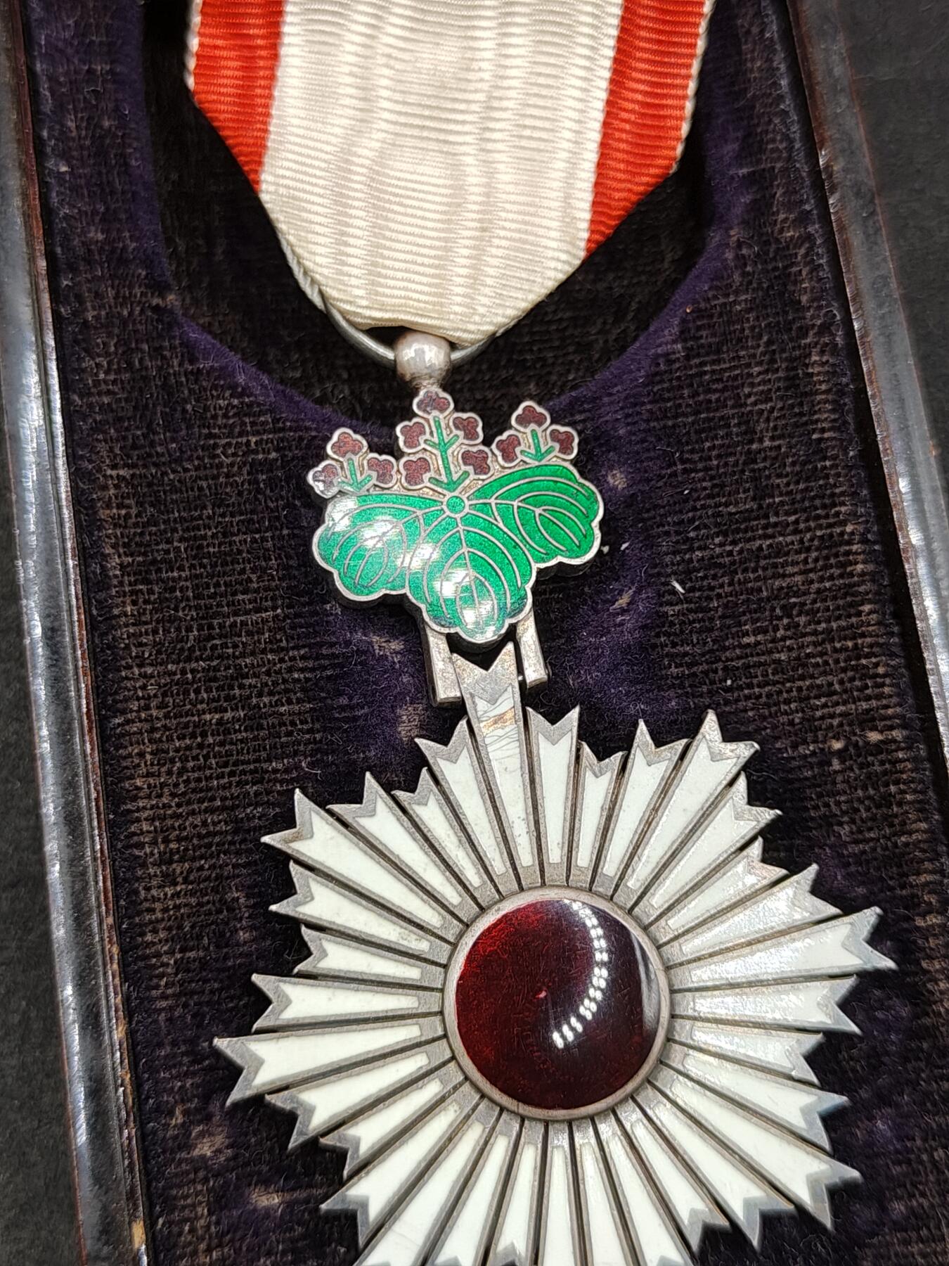 全场0元起拍 第164期 咸鱼国勋章拍卖专场 6月12日（周三）下午6：00开始 明治时期六等旭日章银制带盒 品相如图