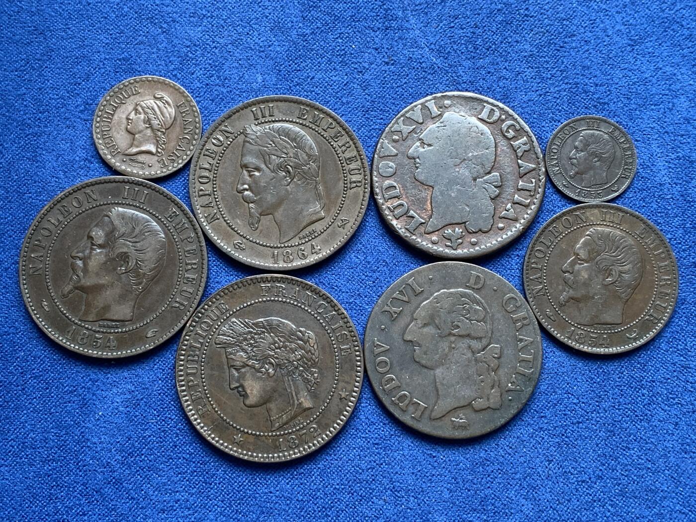 《竞宝斋》第277场- 周日，周一 2场连拍 （全场包邮） 8枚一组 法国铜币 1785+1791年路易十六1苏，1854+1864+1872年10生丁，1854年5生丁和1849+1853年1生丁，品种多样，个别罕见，细节见图