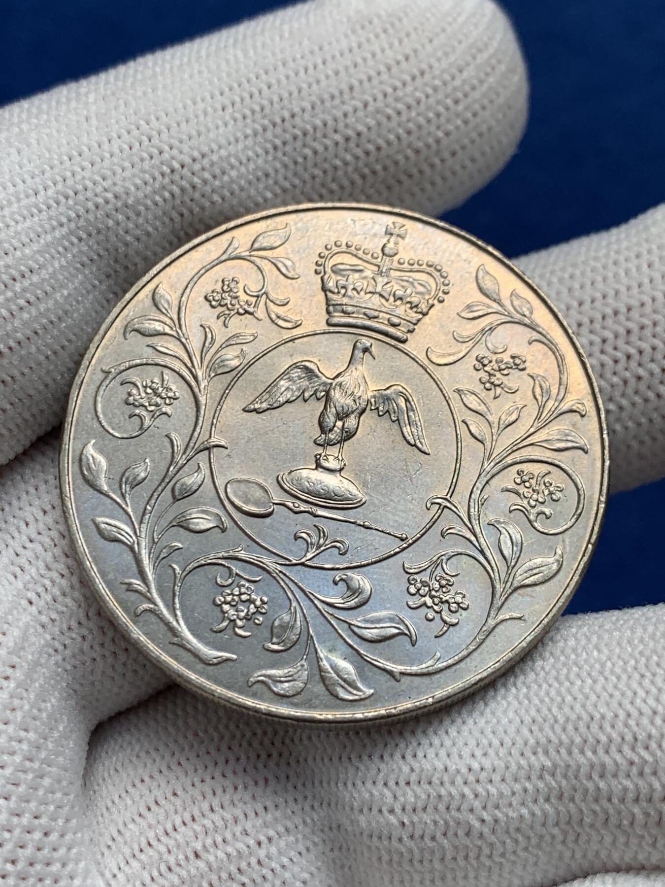 《竞宝斋》第277场- 周日，周一 2场连拍 （全场包邮） 1977年伊丽莎白二世二十五周年纪念币（非银质） UNC状态