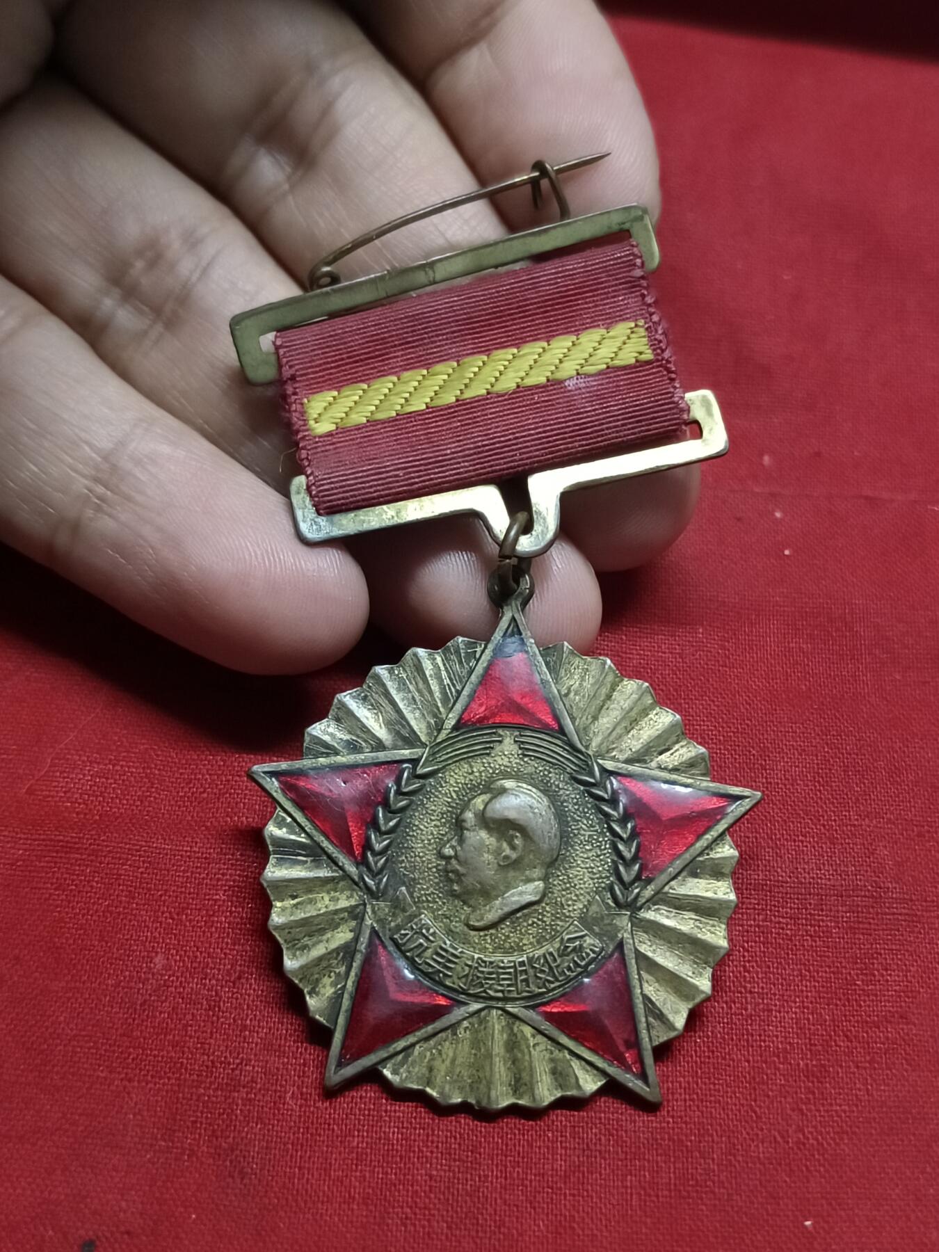 🇨🇳红色纪念～徽章专拍 1951年毛头像纪念章