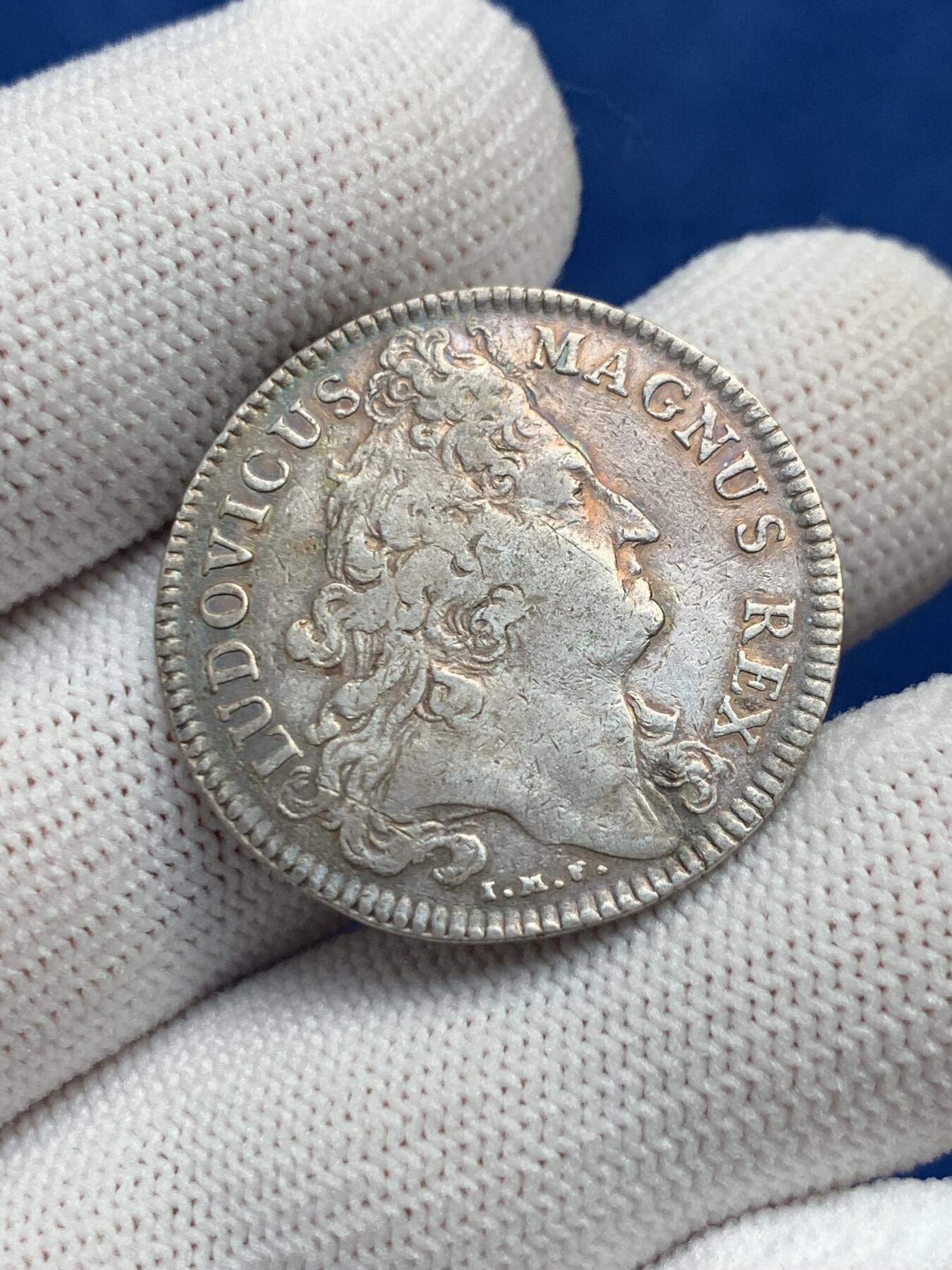 《竞宝斋》第277场- 周日，周一 2场连拍 （全场包邮） 法国1708路易十四皇家宝藏银质代币 7.40g 28.8mm