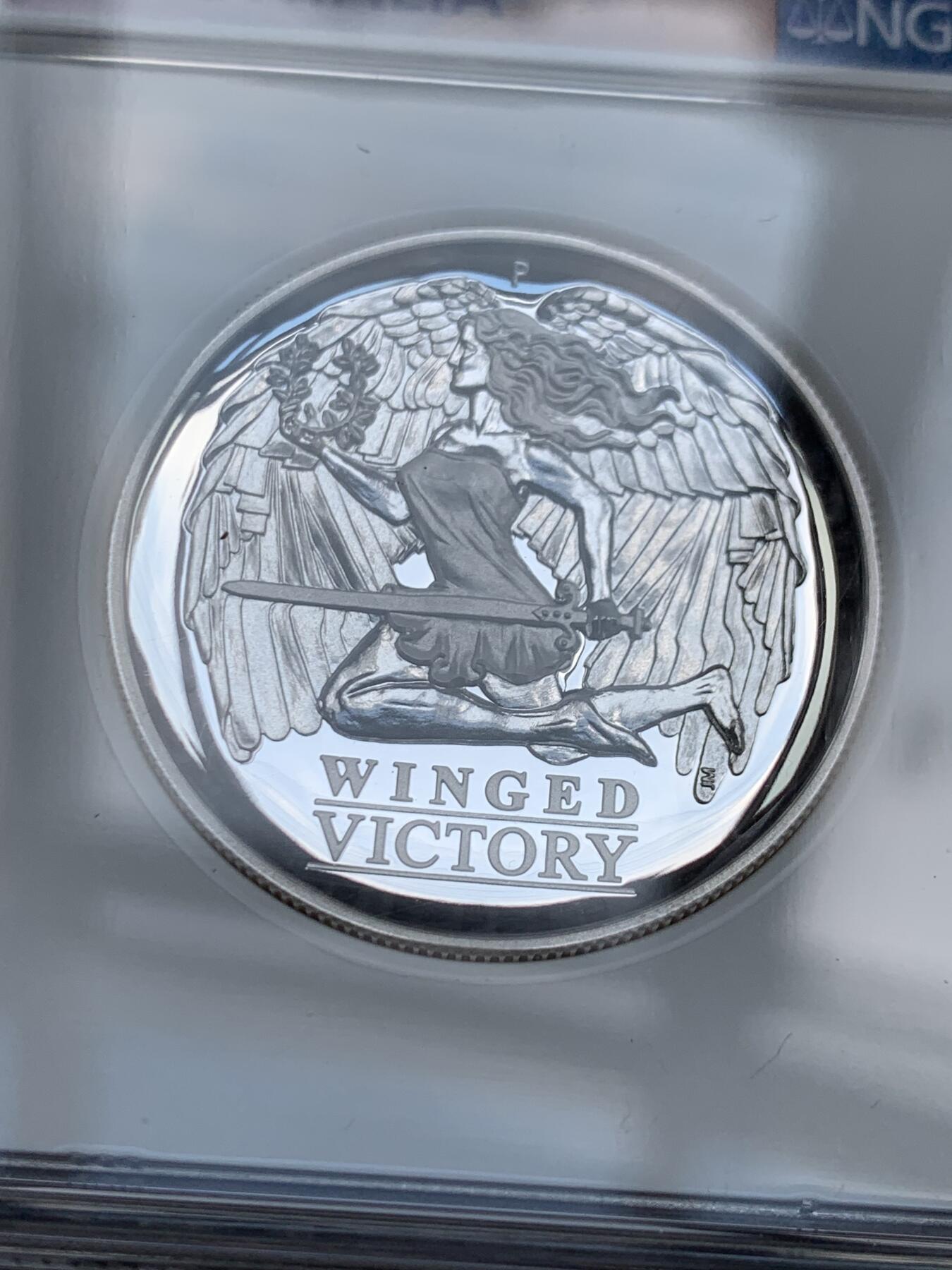 《竞宝斋》第277场- 周日，周一 2场连拍 （全场包邮） 蓝标NGC PF70UC 澳大利亚2021年胜利女神高浮雕1澳元精制银币 限量3000枚 海外市价250美金 盒证齐全 1盎司 999银 32.6mm