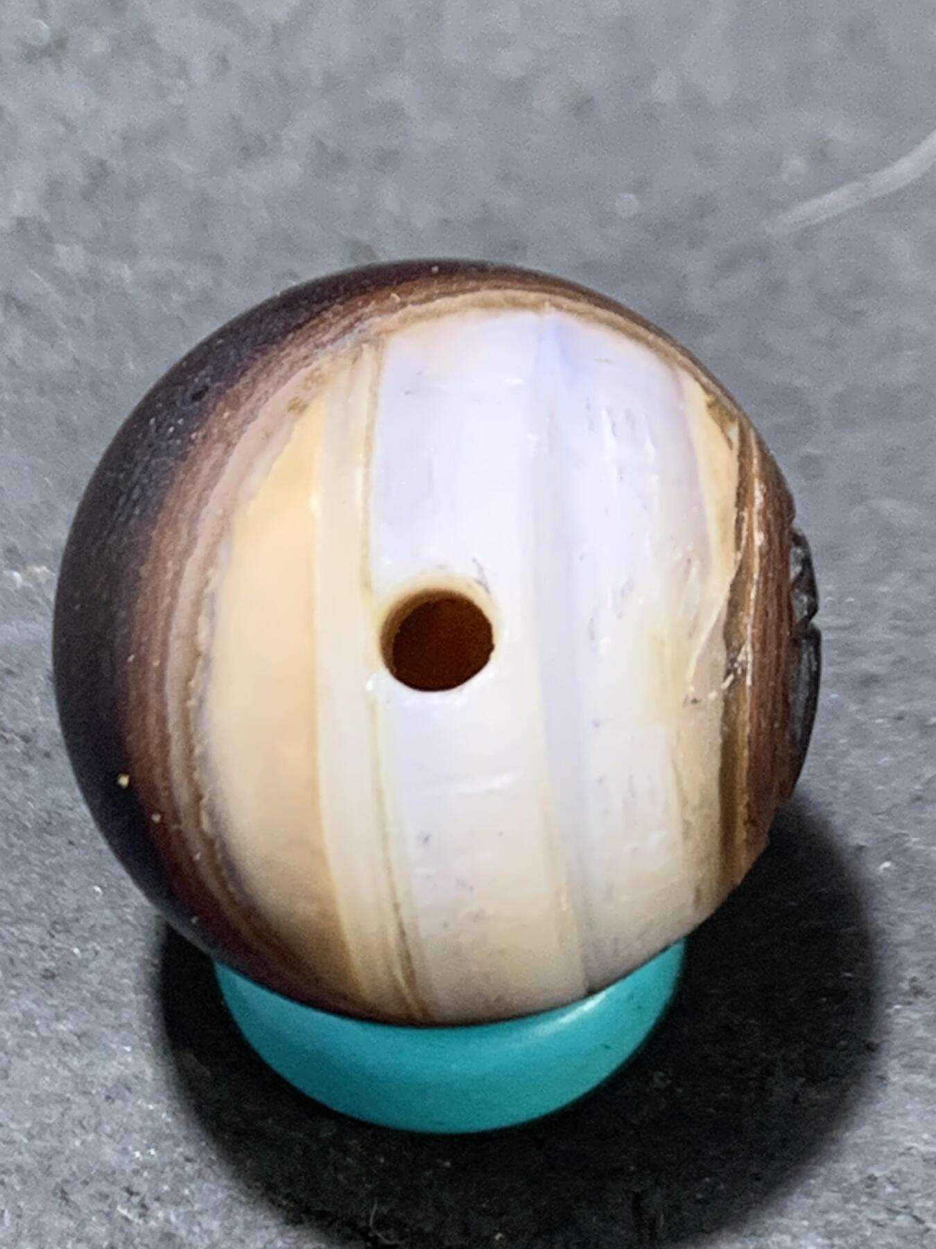 精美亚光缠丝玛瑙手工雕刻禅字珠一颗，