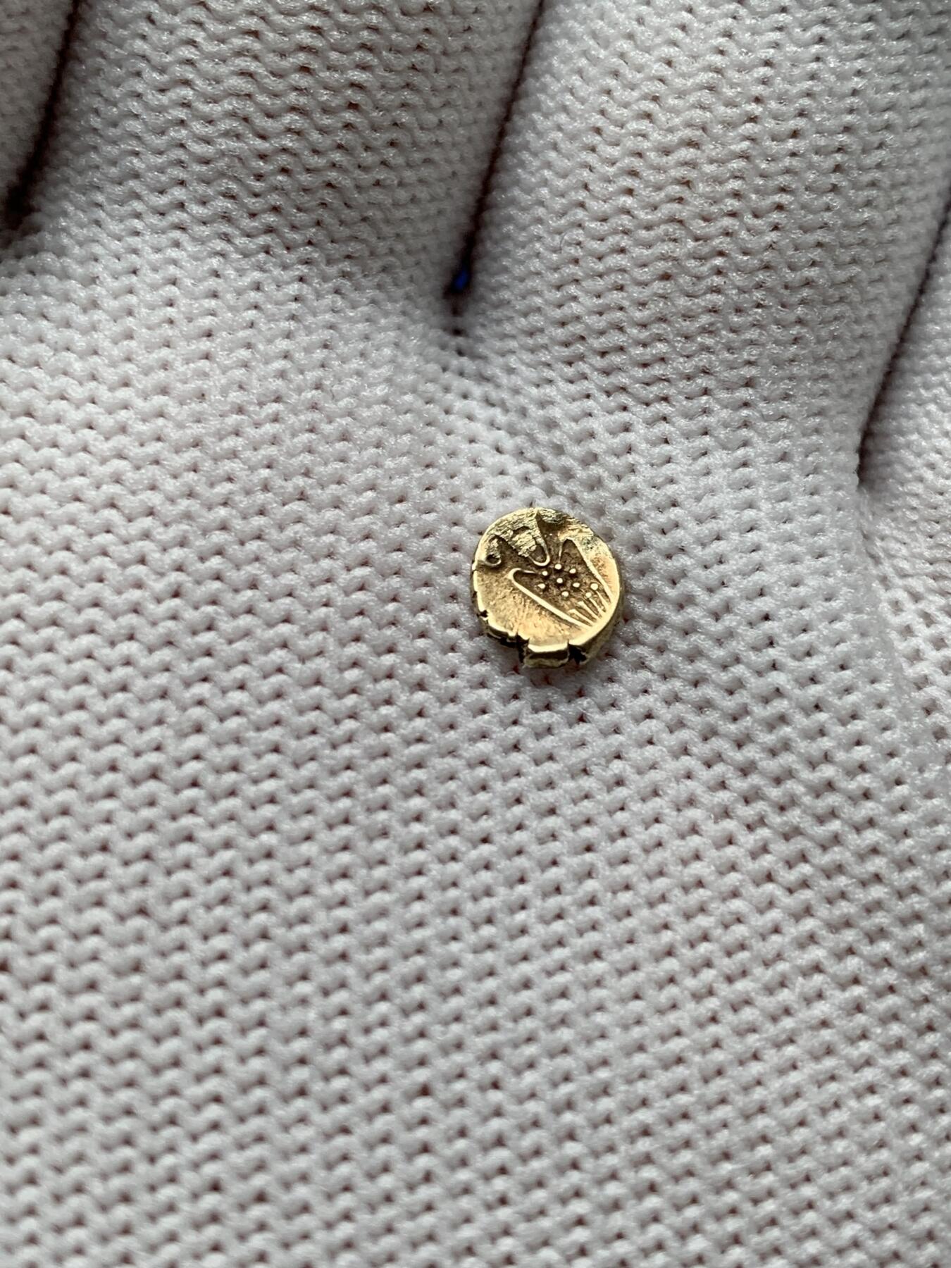 《竞宝斋》第277场- 周日，周一 2场连拍 （全场包邮） 古印度法兰小金币 适合镶嵌做首饰 0.35克