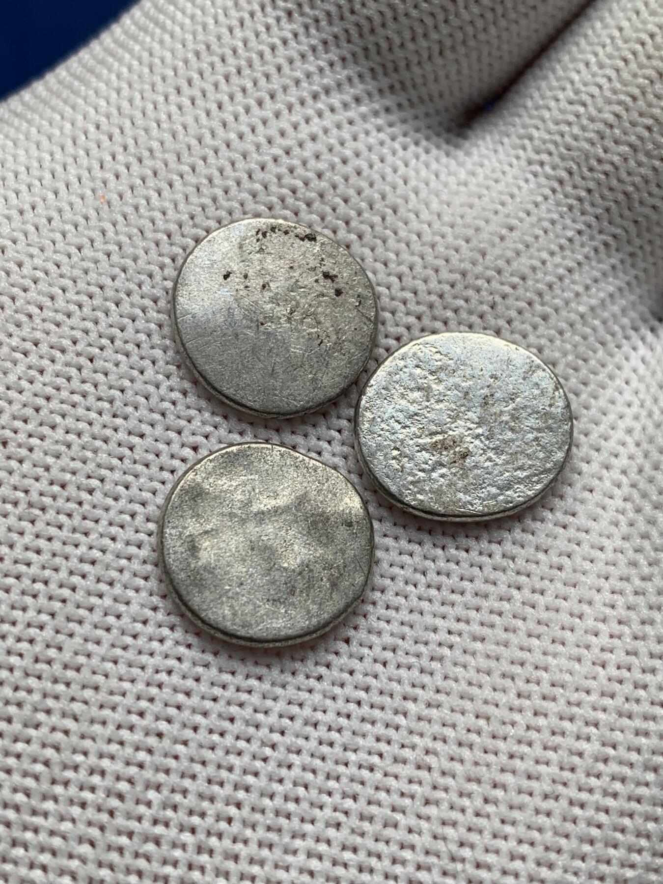 《竞宝斋》第277场- 周日，周一 2场连拍 （全场包邮） 3枚一组 柬埔寨小鸟银币