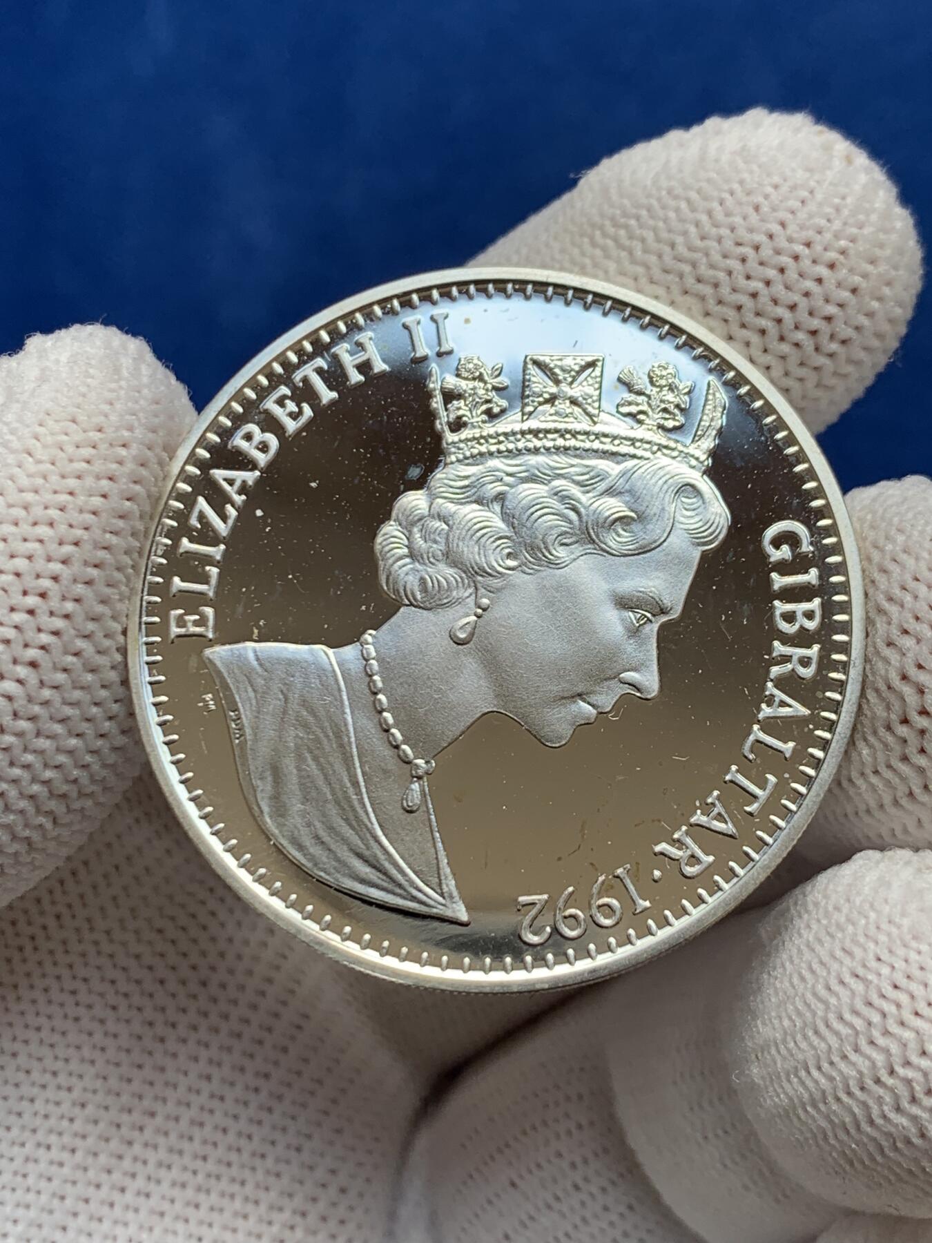 《竞宝斋》第277场- 周日，周一 2场连拍 （全场包邮） 1992年直布罗陀35ECU精制银币 25磅 双面转光UNC状态