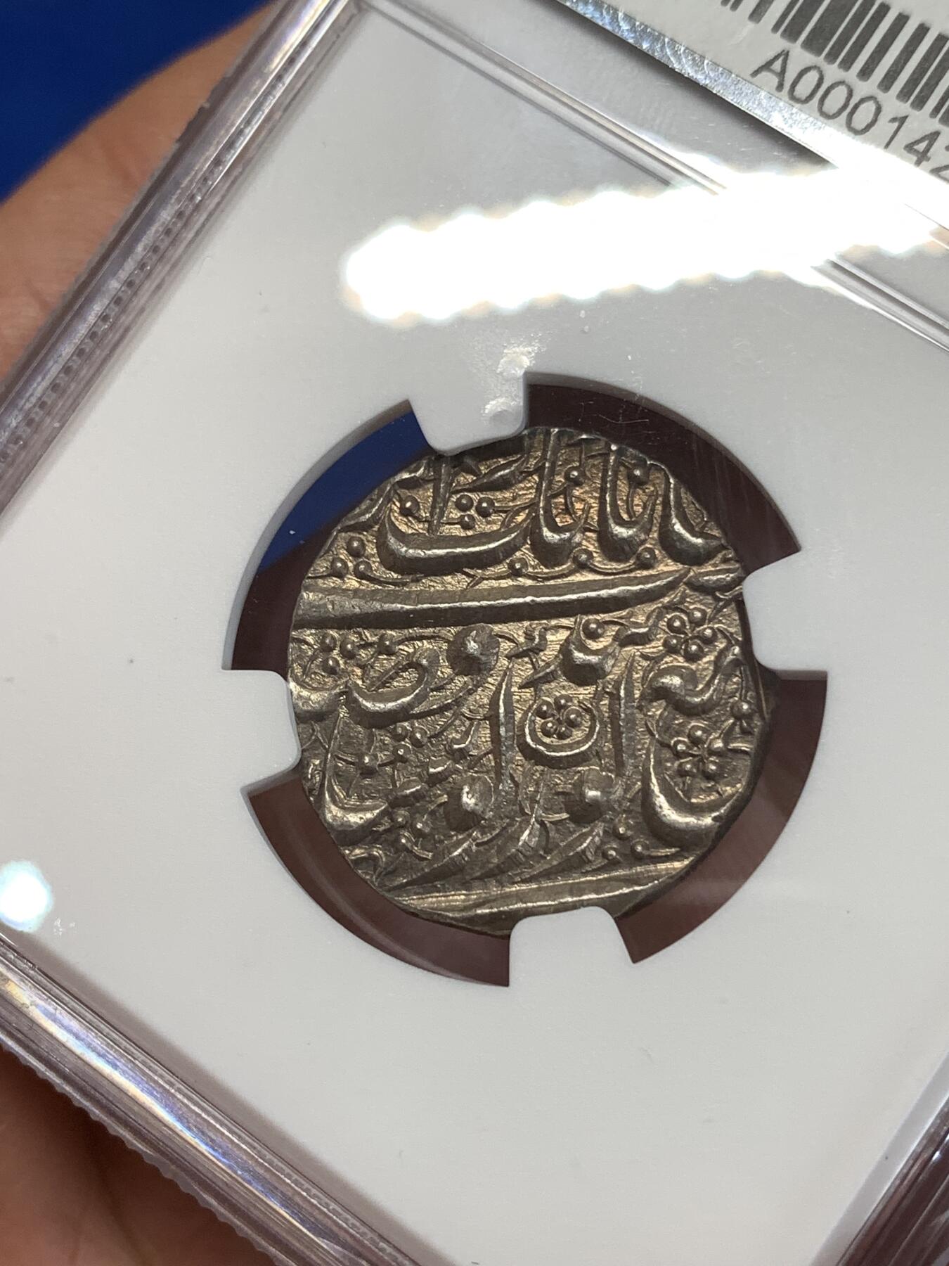 《竞宝斋》第277场- 周日，周一 2场连拍 （全场包邮） NGC MS61 北印度锡克帝国VS1884年（公元1827年）卢比银币 直径约22mm，币重约11克，币文为波斯语，正面为菩提叶和造币地阿姆利则，以及维克拉姆历（V.S.）写就的具体打制年份