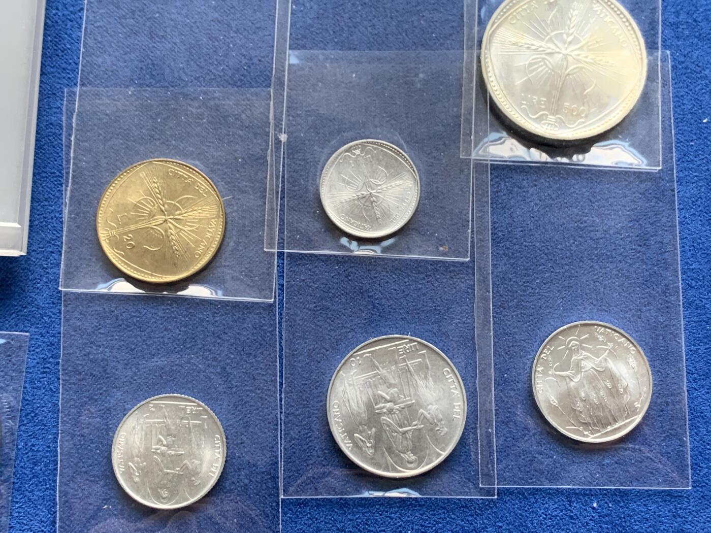 《竞宝斋》第277场- 周日，周一 2场连拍 （全场包邮） NGC PF65-67UC 梵蒂冈1968PROVA精制银样币 罗马造币厂，克书记载103套，实际难得一见。（2023年8月HA成交一套近似的1959年8枚套PROVA样币，成交价1920美金）。此套8枚全部评为深度镜面UC级，且全套冠军分，极品带原盒（有损）。附赠该样币对应的同年份BU级流通套（主币为银币），市场价值160元，相对少见。