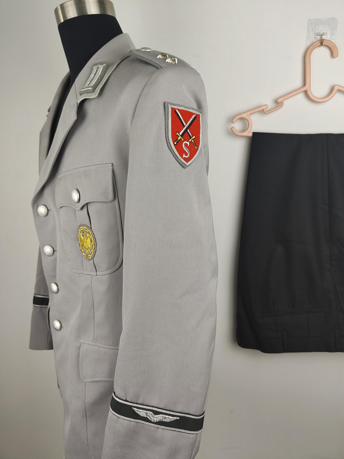 全场0元起拍 第164期 咸鱼国勋章拍卖专场 6月12日（周三）下午6：00开始 西德陆航中尉常服一套 胸围 106 肩宽46 衣长78 袖长64 腰围88 裤长98