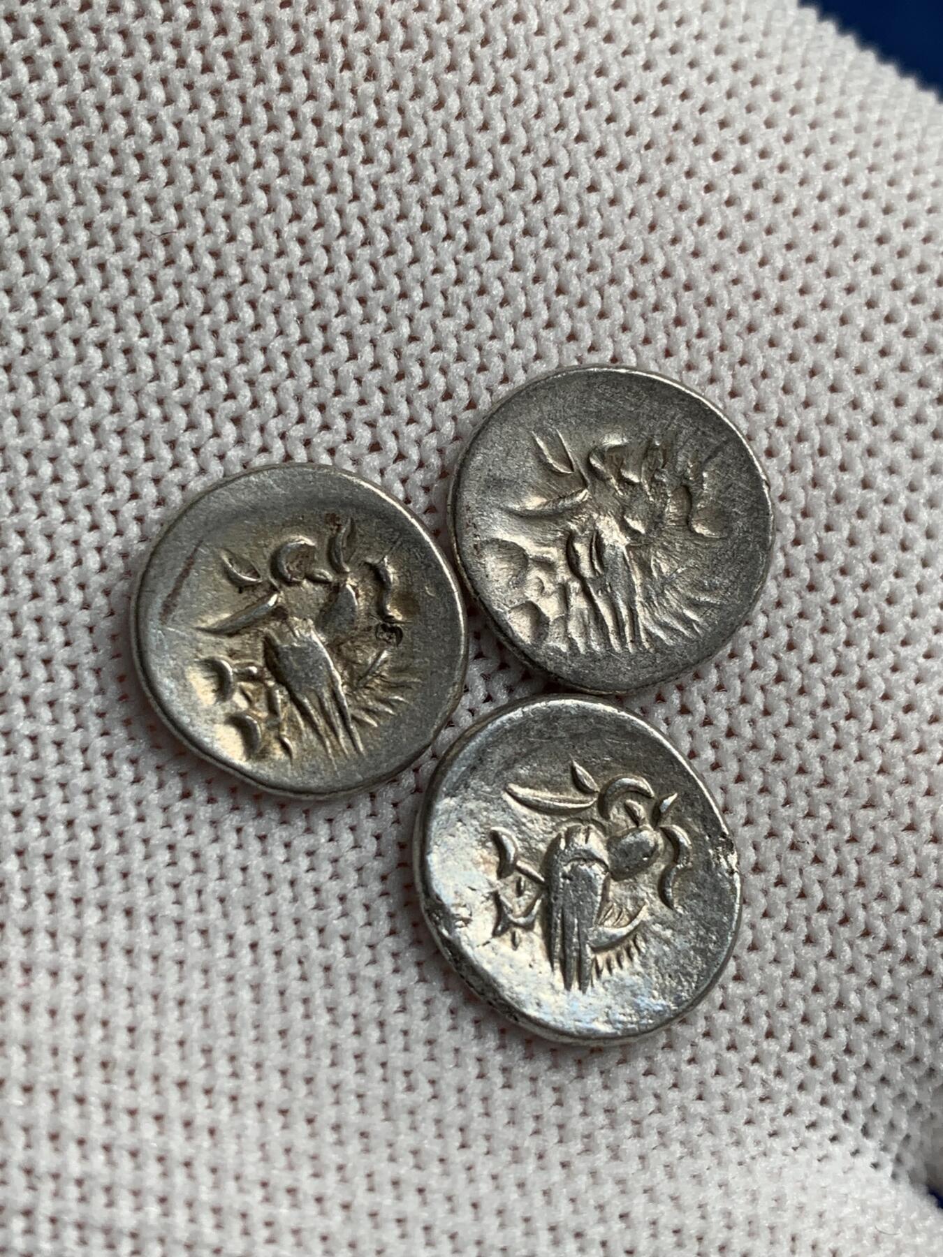 《竞宝斋》第277场- 周日，周一 2场连拍 （全场包邮） 3枚一组 柬埔寨小鸟银币