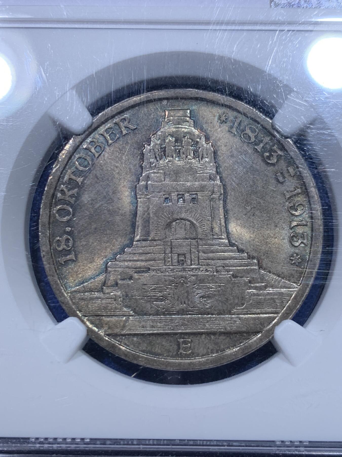 《竞宝斋》第277场- 周日，周一 2场连拍 （全场包邮） NGC UNCD 德国萨克森1913年莱比锡纪念碑3马克银币 孔雀蓝绿彩