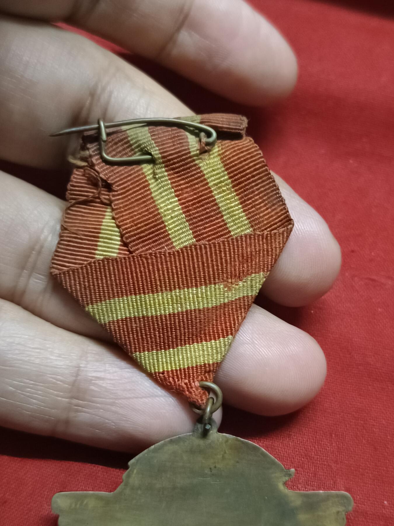 🇨🇳红色纪念～徽章专拍 1948年东北纪念章