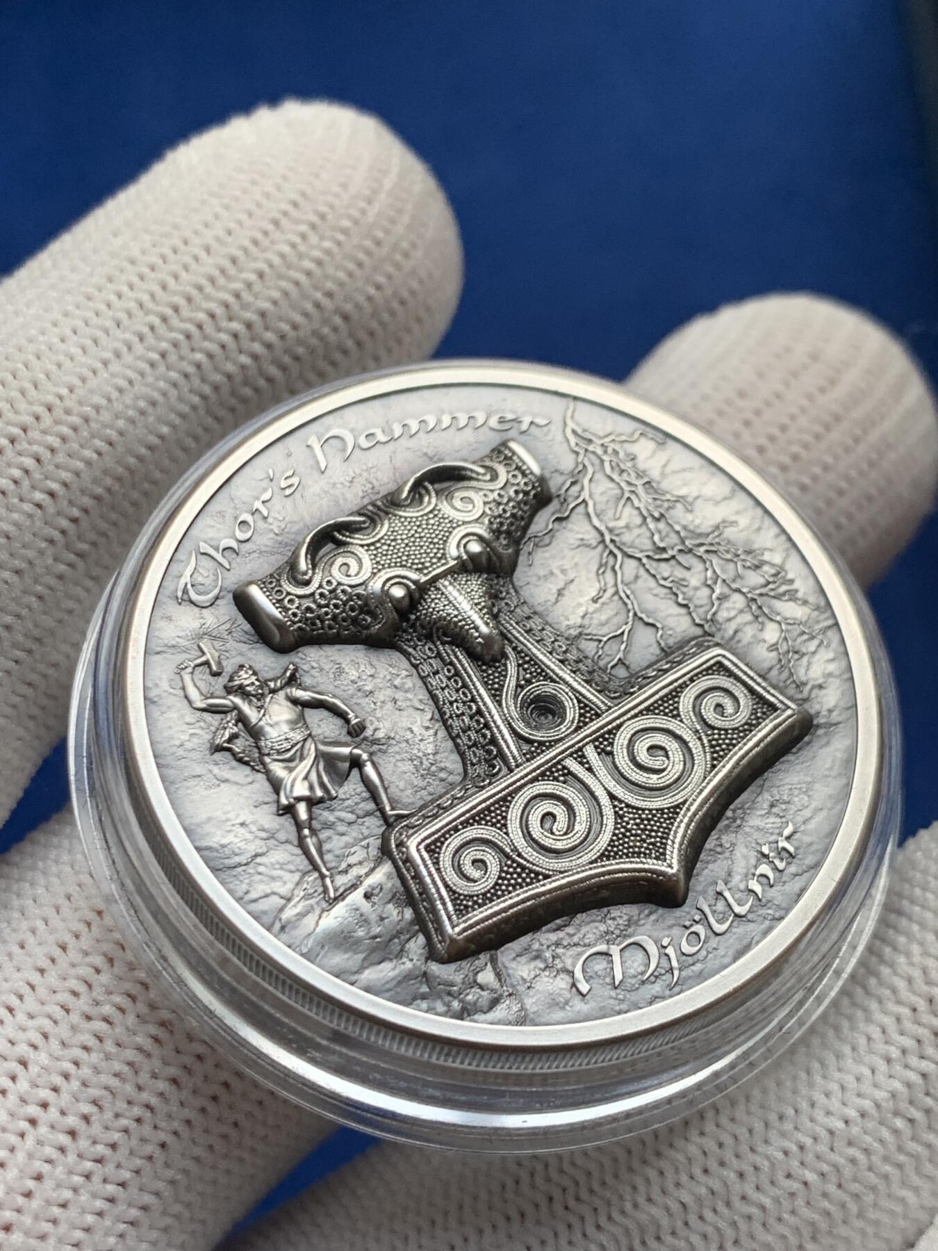 《竞宝斋》第277场- 周日，周一 2场连拍 （全场包邮） 库克2017年北欧神话系列雷神之锤仿古银币 黑化高浮雕工艺 限量999枚 盒证齐全 精制币 2盎司 999银 38.61mm 62.2克