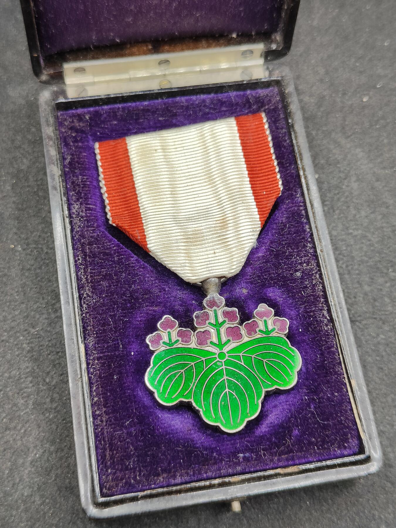 全场0元起拍 第164期 咸鱼国勋章拍卖专场 6月12日（周三）下午6：00开始 美品无损 明治时期青叶章银制 八等盒