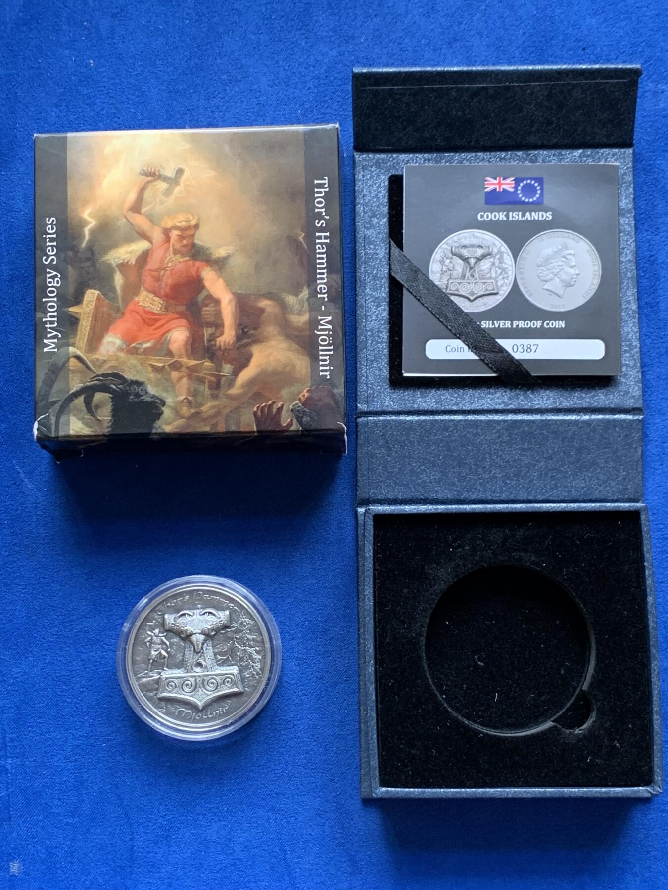 《竞宝斋》第277场- 周日，周一 2场连拍 （全场包邮） 库克2017年北欧神话系列雷神之锤仿古银币 黑化高浮雕工艺 限量999枚 盒证齐全 精制币 2盎司 999银 38.61mm 62.2克