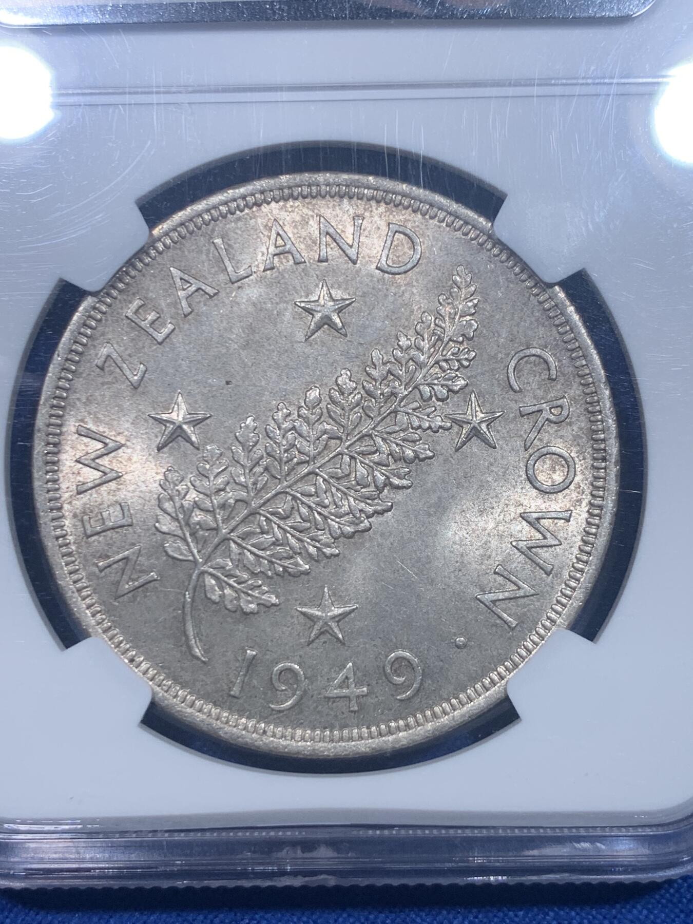 《竞宝斋》第277场- 周日，周一 2场连拍 （全场包邮） NGC MS64 新西兰 1949年 银蕨叶纪念银币 盒子有损 细节见图