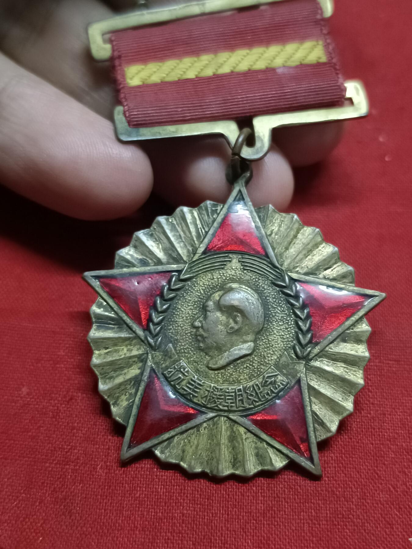 🇨🇳红色纪念～徽章专拍 1951年毛头像纪念章