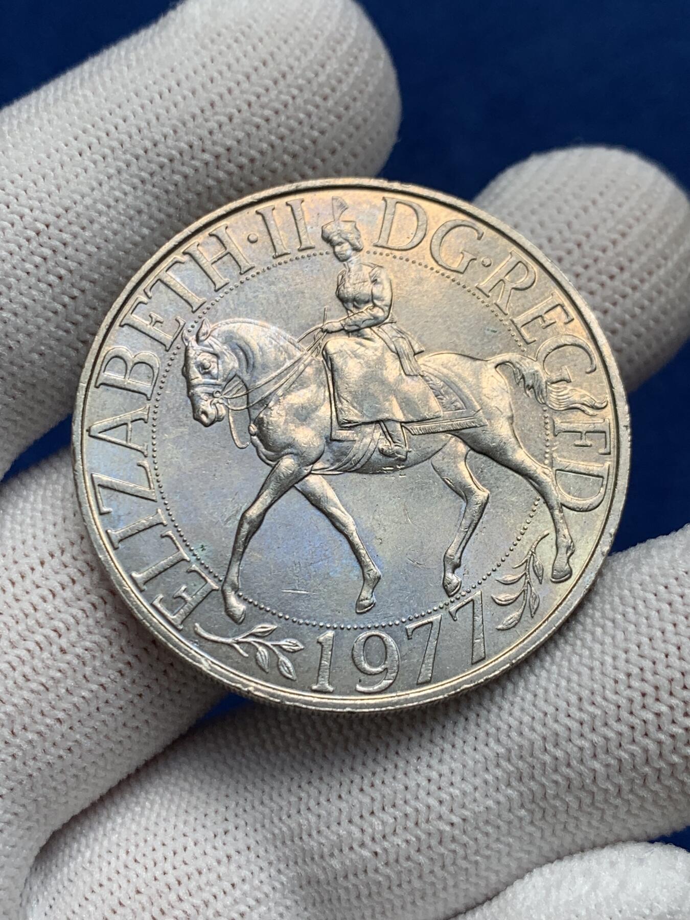 《竞宝斋》第277场- 周日，周一 2场连拍 （全场包邮） 1977年伊丽莎白二世二十五周年纪念币（非银质） UNC状态