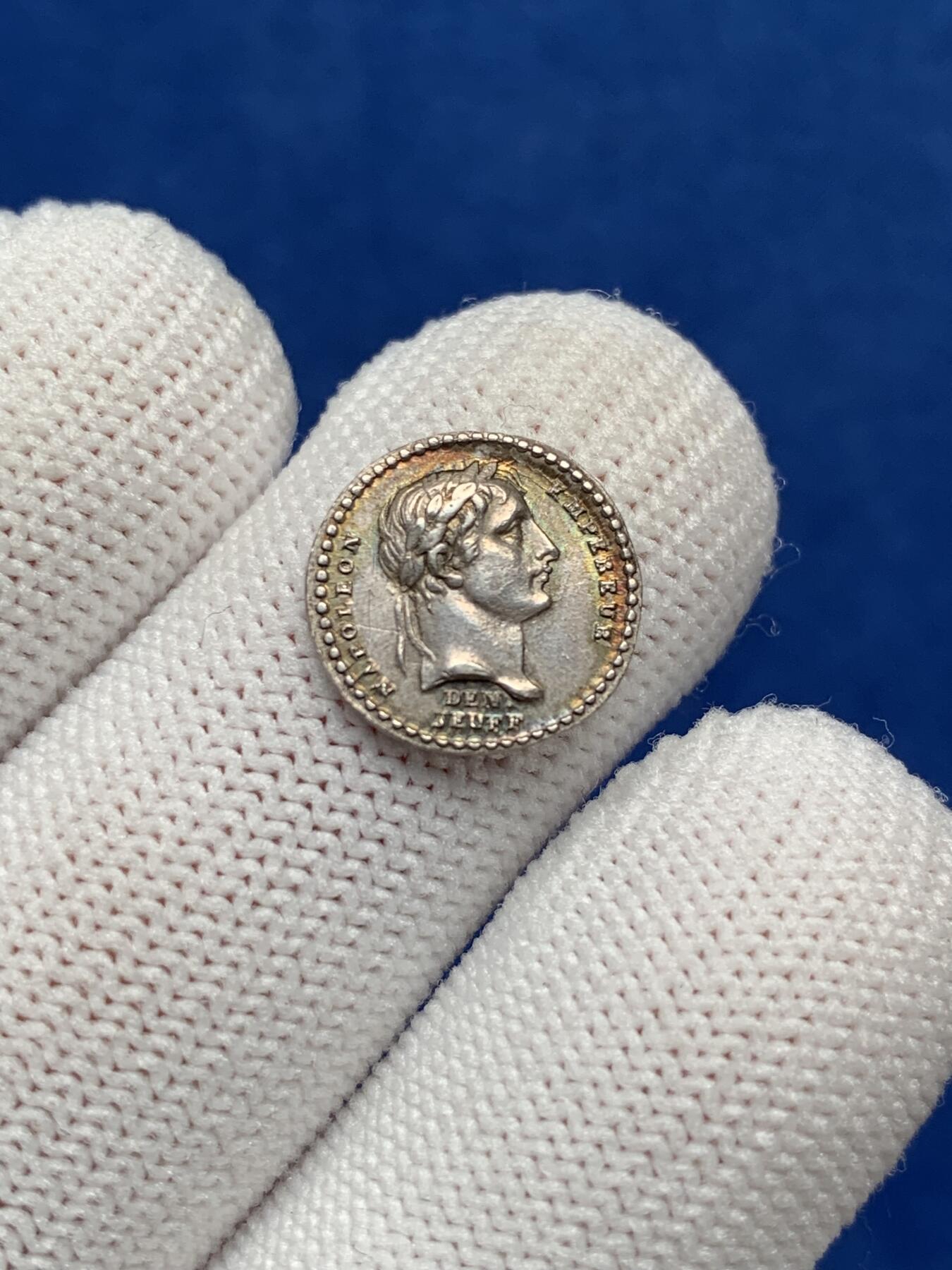 《竞宝斋》第277场- 周日，周一 2场连拍 （全场包邮） 法国1804年拿破仑登基纪念银章 品相很好 淡淡五彩很漂亮 13.2mm 细节见图