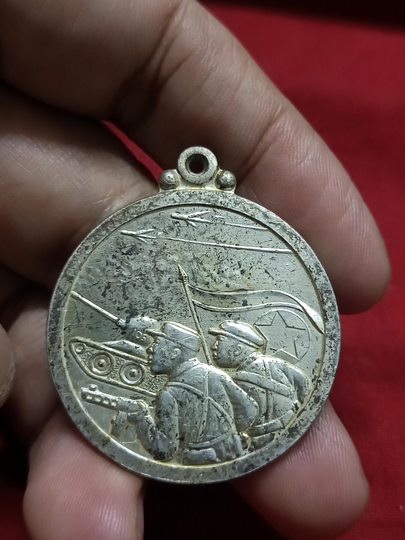 🇨🇳红色纪念～徽章专拍 1950-1953年朝鲜祖国国旗纪念章头
