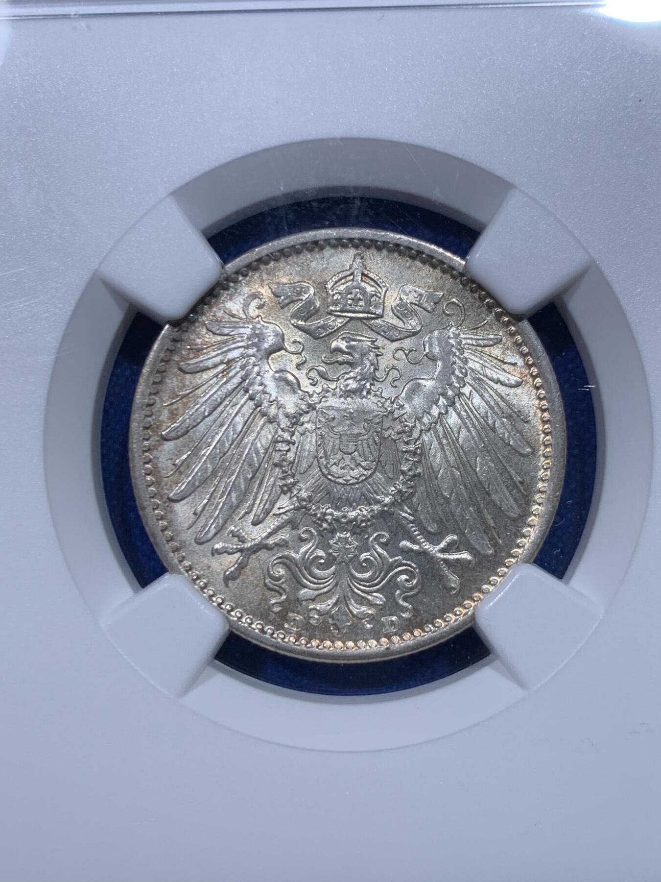 《竞宝斋》第277场- 周日，周一 2场连拍 （全场包邮） NGC MS67 德国1914-D 1马克银币 卷拆的几枚送上海给出的唯一极高分，送评过的该懂其含金量，币面状态如同刚刚铸造，光晕流转没有丝毫阻碍，深打德意志鹰栩栩如生，淡彩包浆自然生动，无可挑剔。