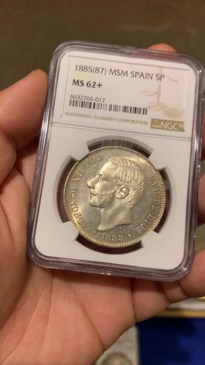 《竞宝斋》第277场- 周日，周一 2场连拍 （全场包邮） NGC MS62+ 西班牙 1885（87）阿方索十二世5比塞塔银币 十字车轮转光黄油淡彩 西属收藏级品种