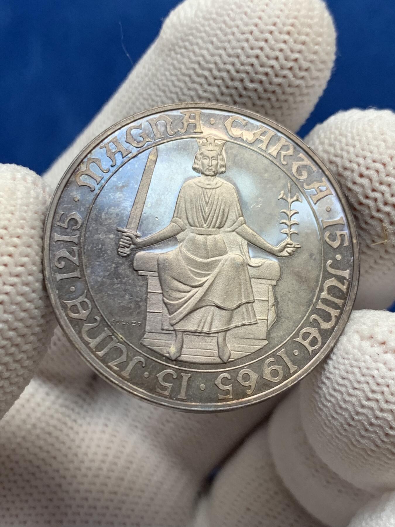 《竞宝斋》第277场- 周日，周一 2场连拍 （全场包邮） 1965年英国纪念大宪章签署750周年纪念银章 精制镜面工艺 全原银光 重14克 32.1mm 少见品种